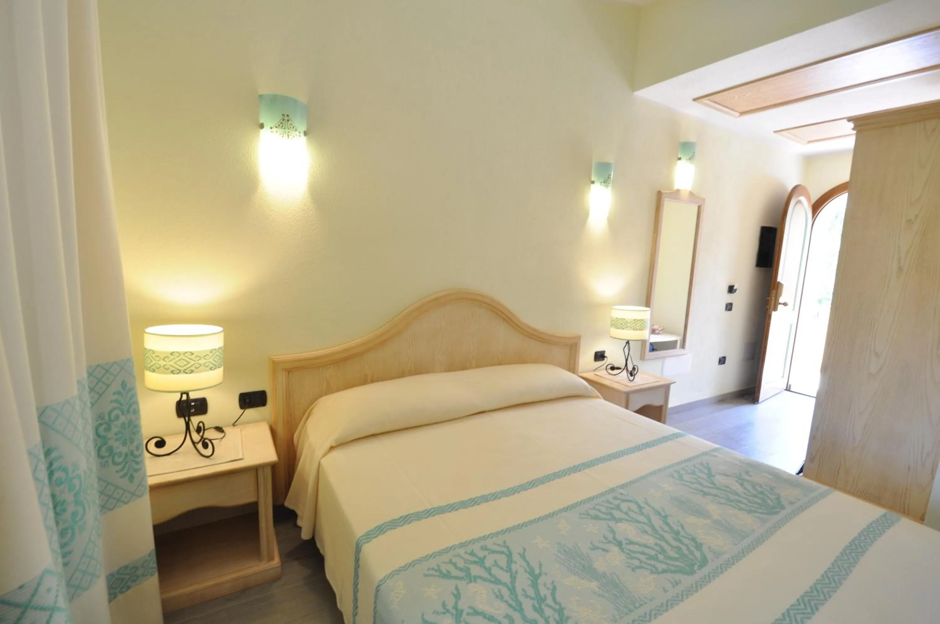 Bedroom, Bed in Hotel Su Giganti