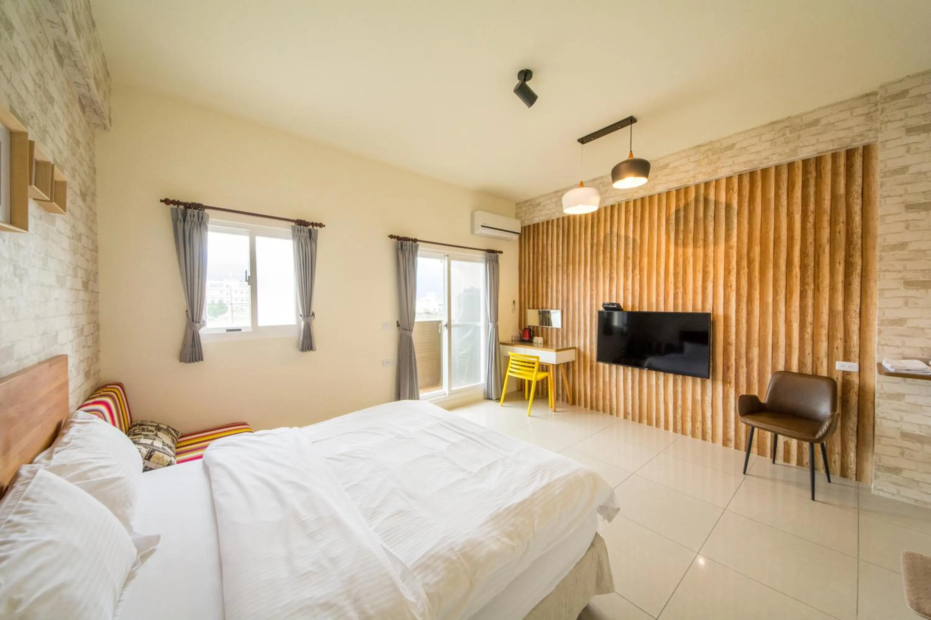 Photo of the whole room, Bed in Tony's house