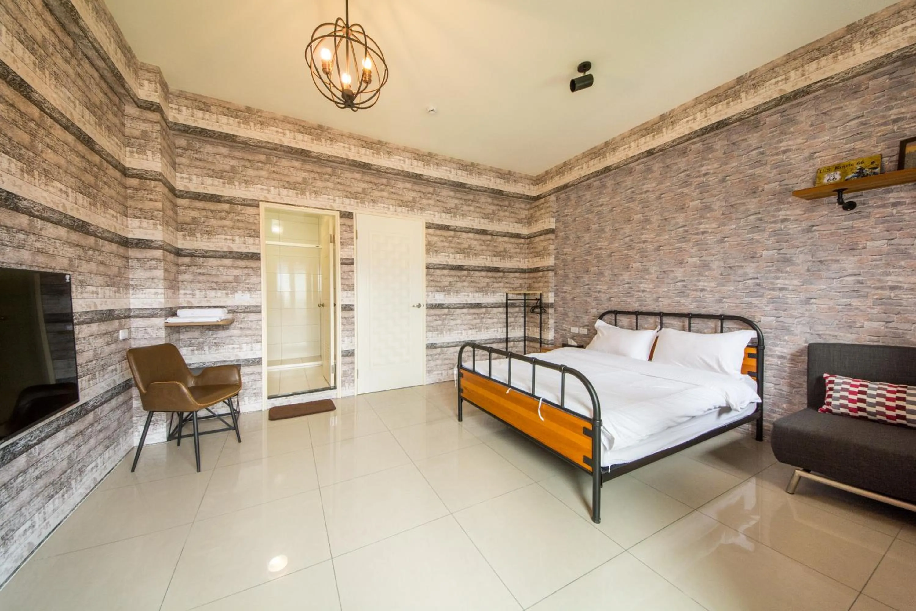 Photo of the whole room, Bed in Tony's house