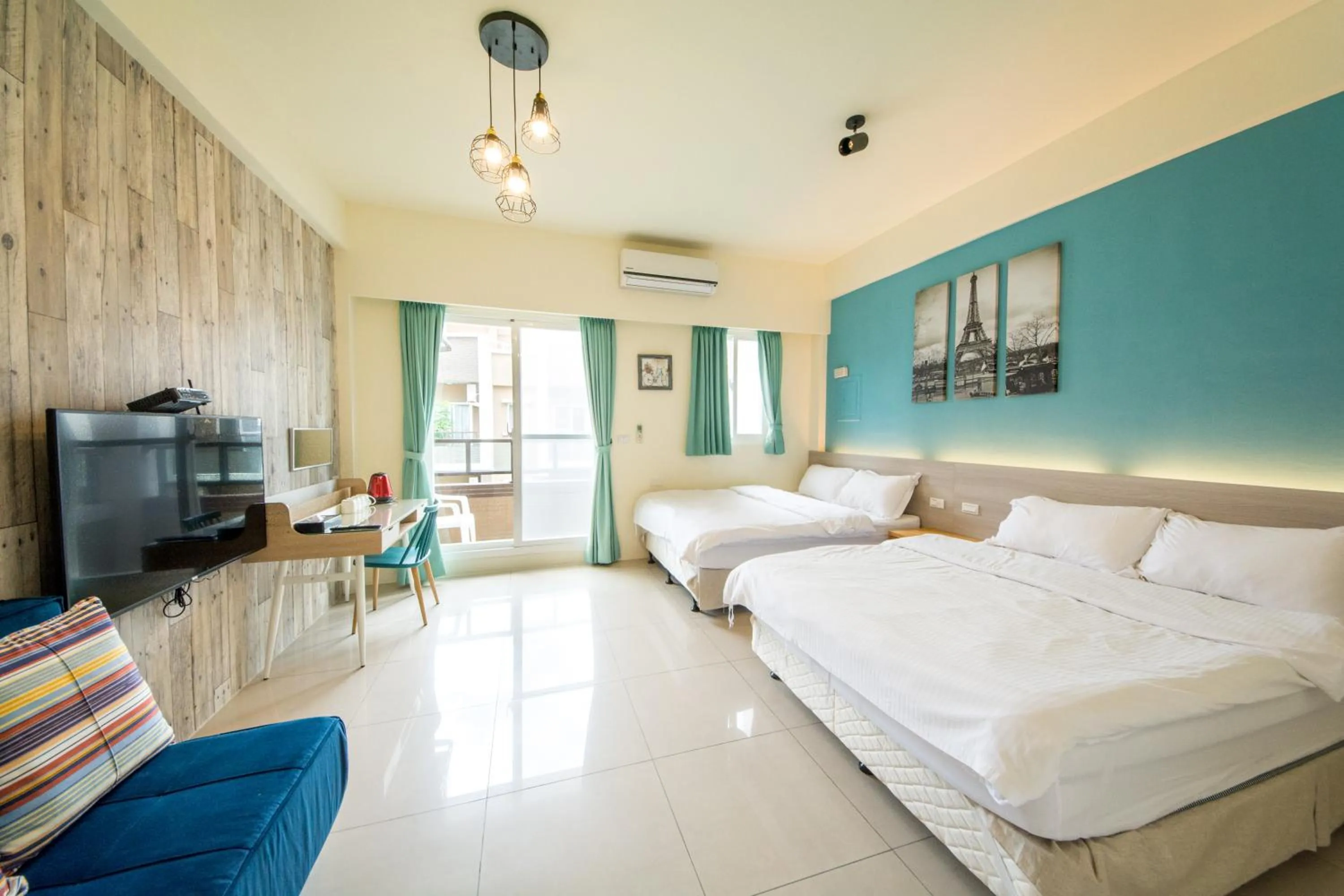 Photo of the whole room, Bed in Tony's house