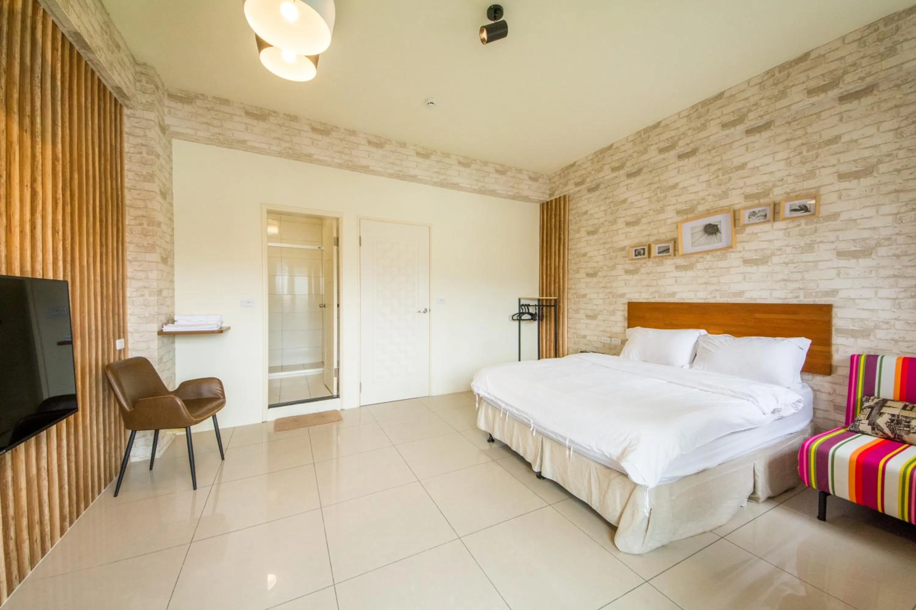 Photo of the whole room, Bed in Tony's house