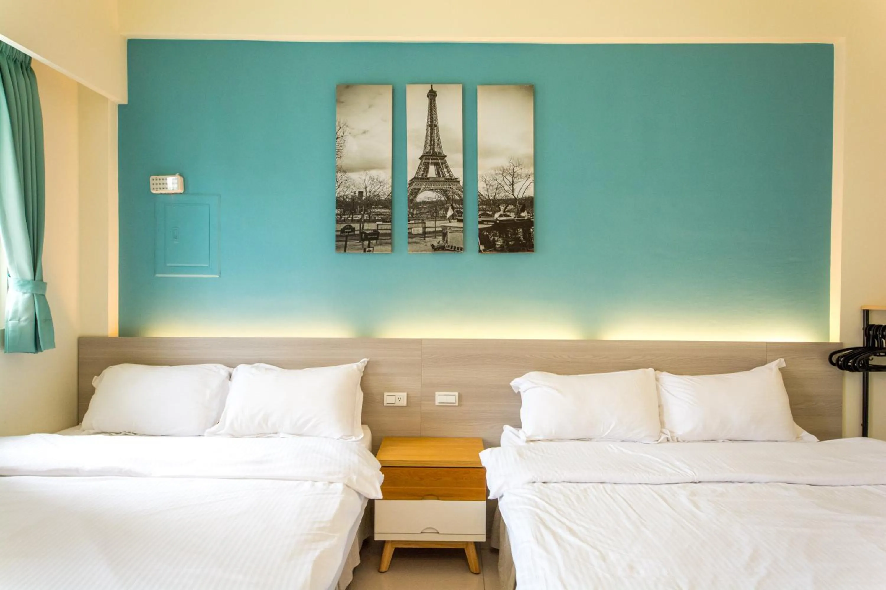 Photo of the whole room, Bed in Tony's house