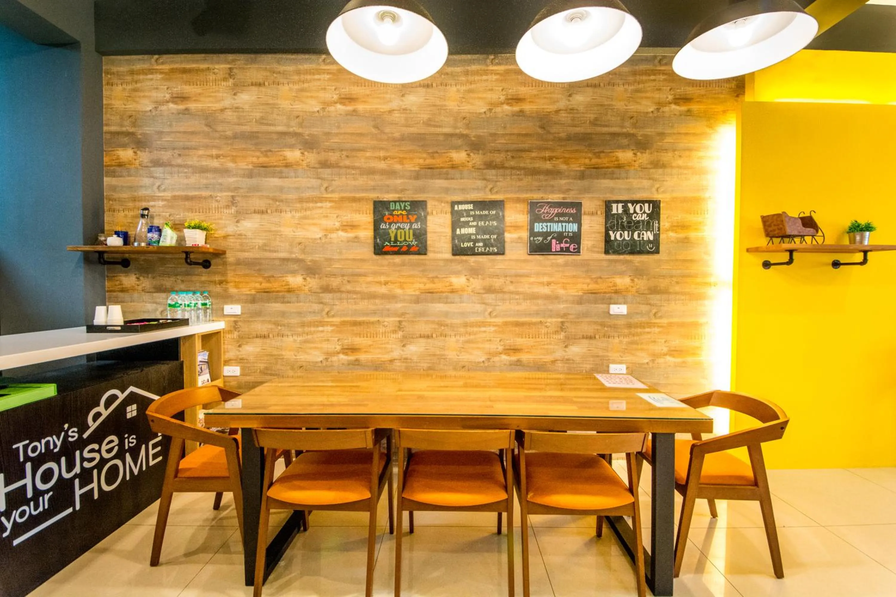 Restaurant/places to eat in Tony's house