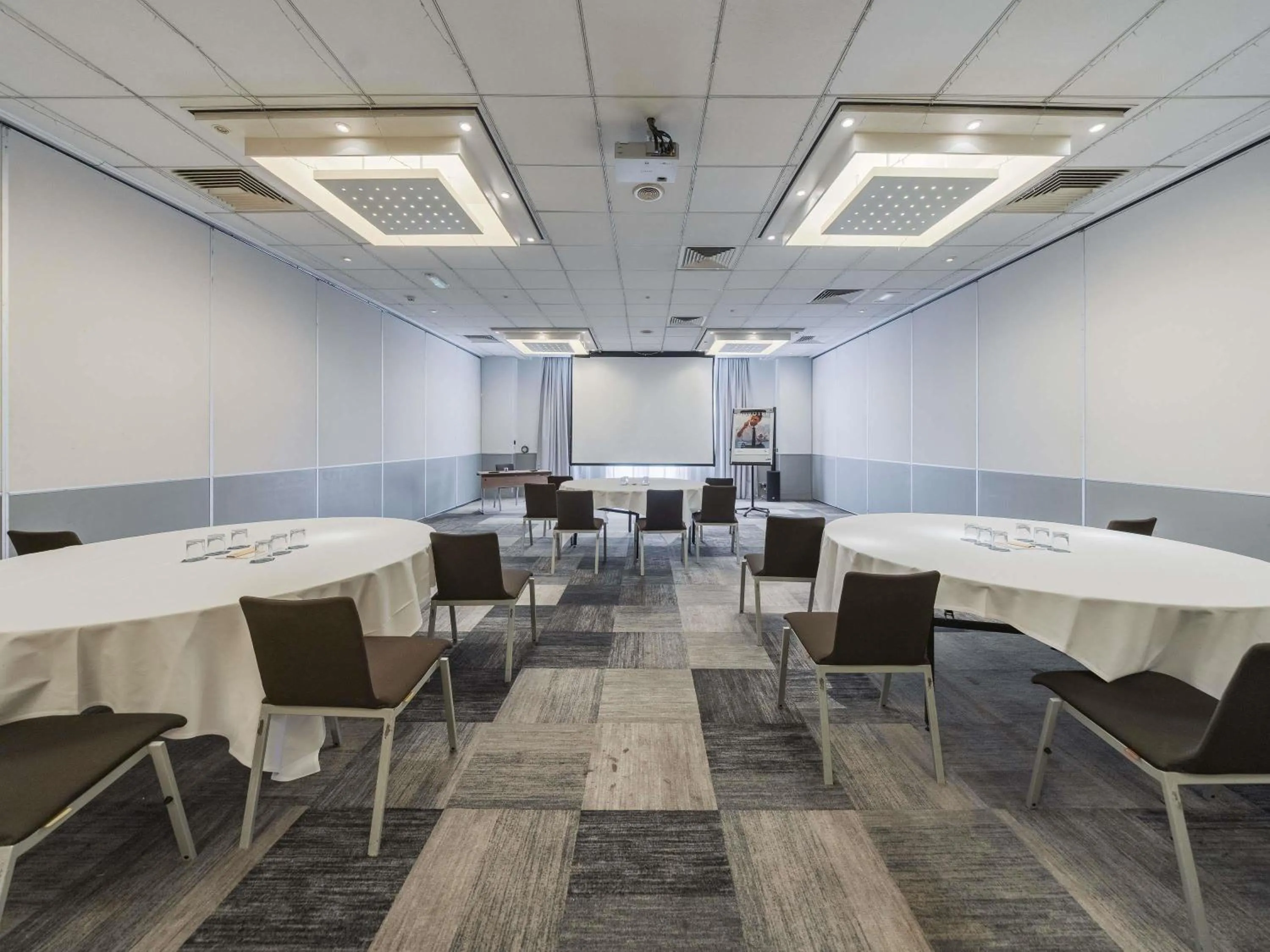 Meeting/conference room in Novotel Southampton