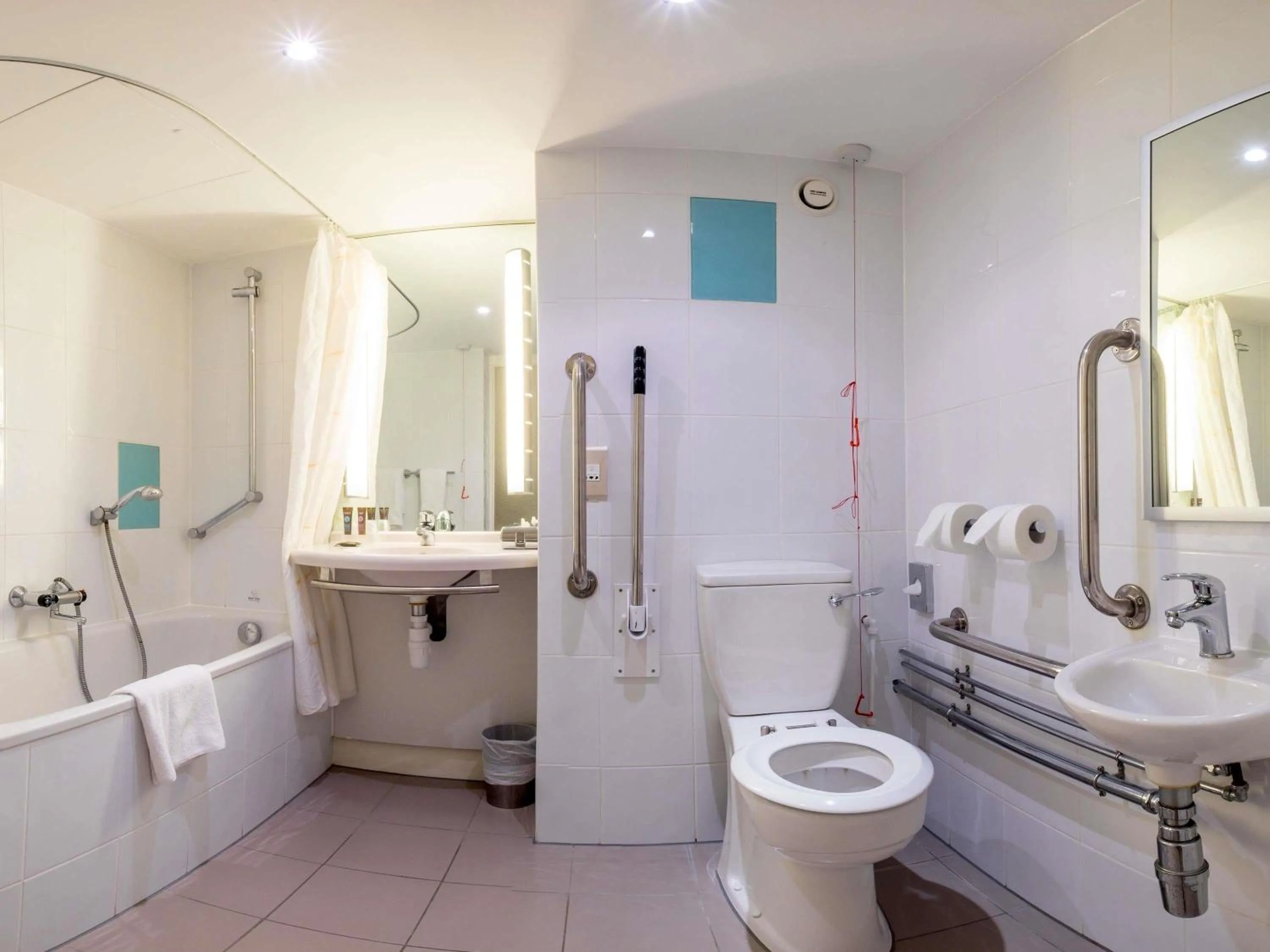 Bedroom in Novotel Southampton