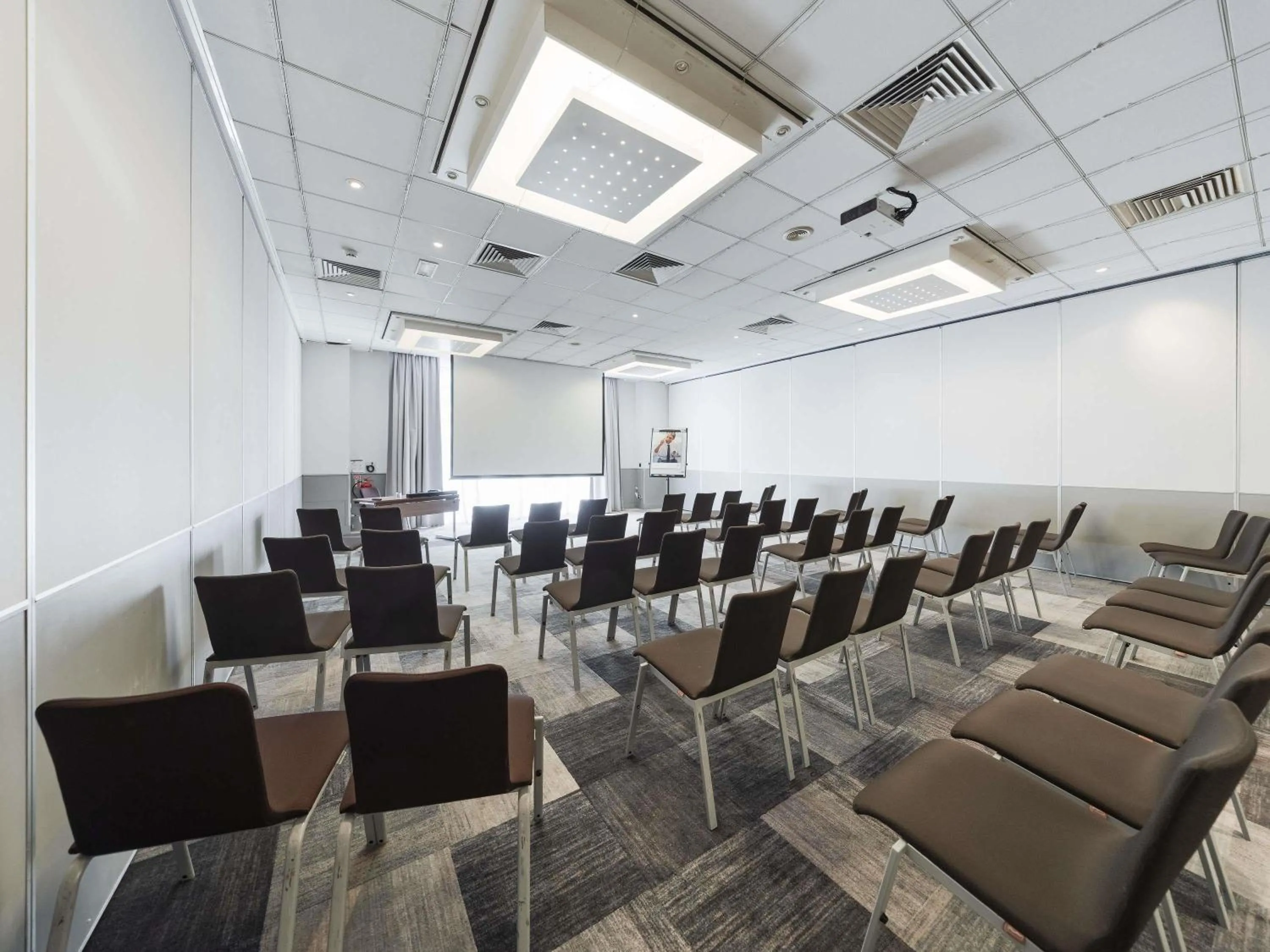 Meeting/conference room in Novotel Southampton