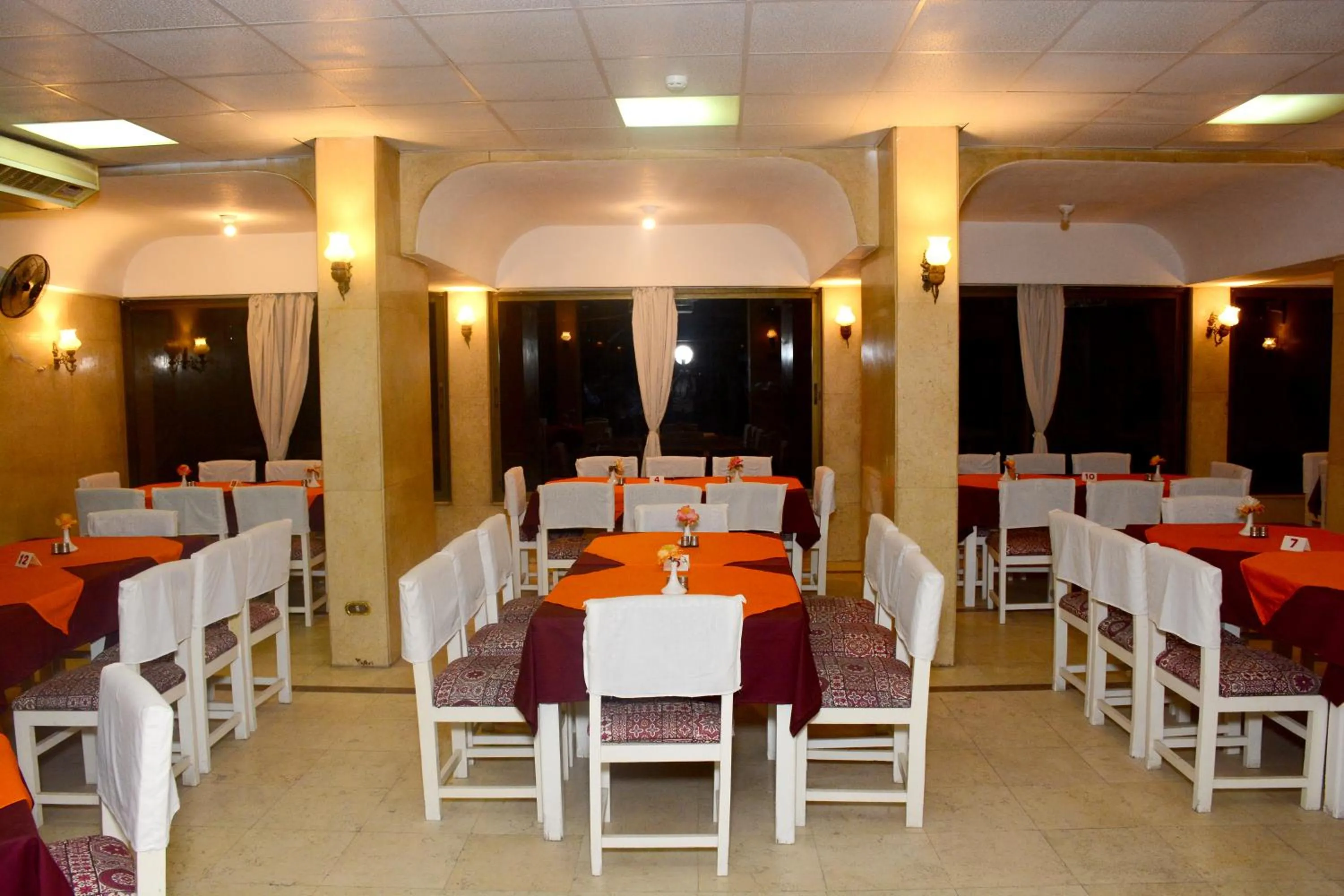 Restaurant/places to eat in Shady Hotel Luxor