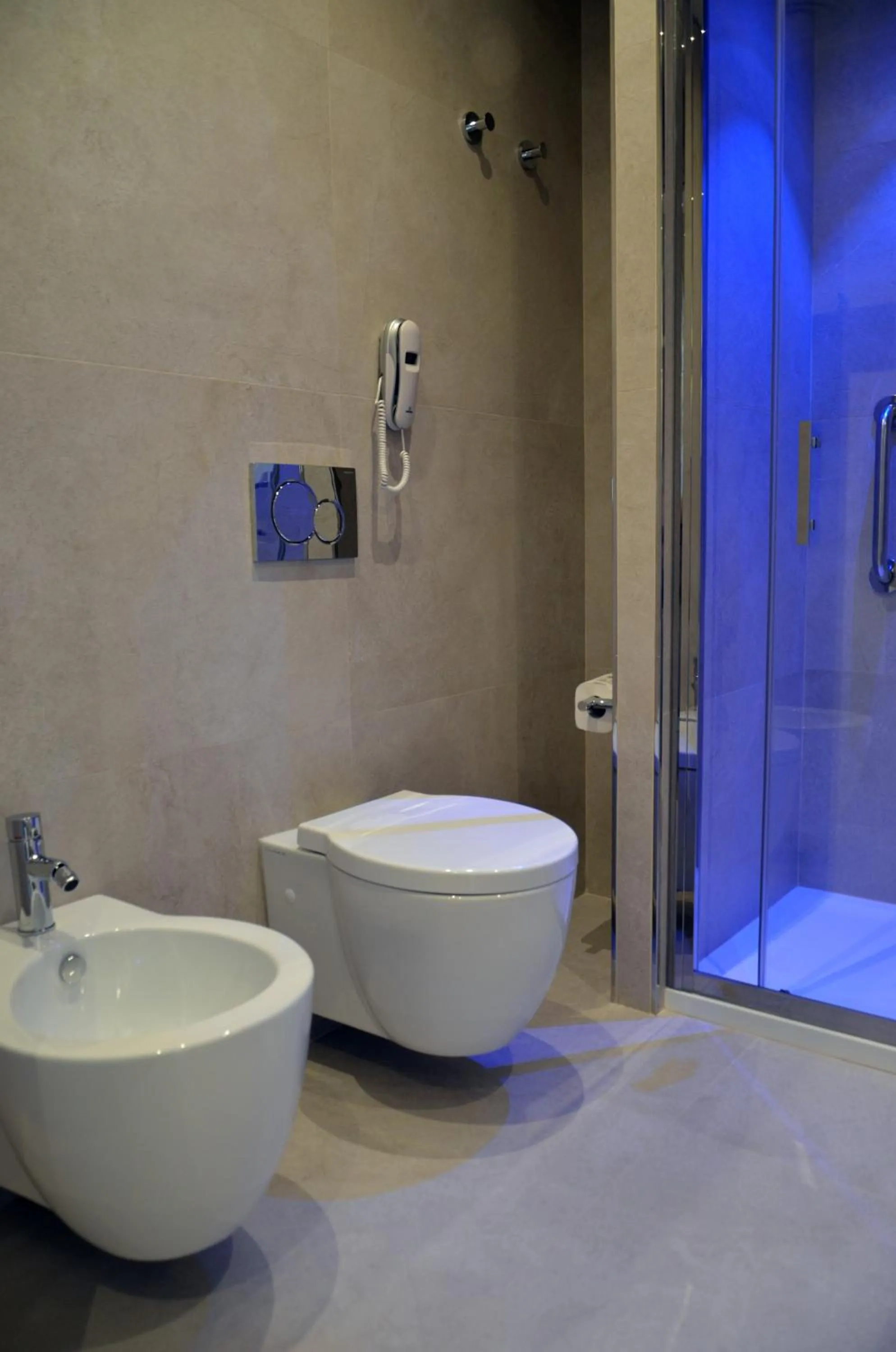 Shower in Hotel Calabona