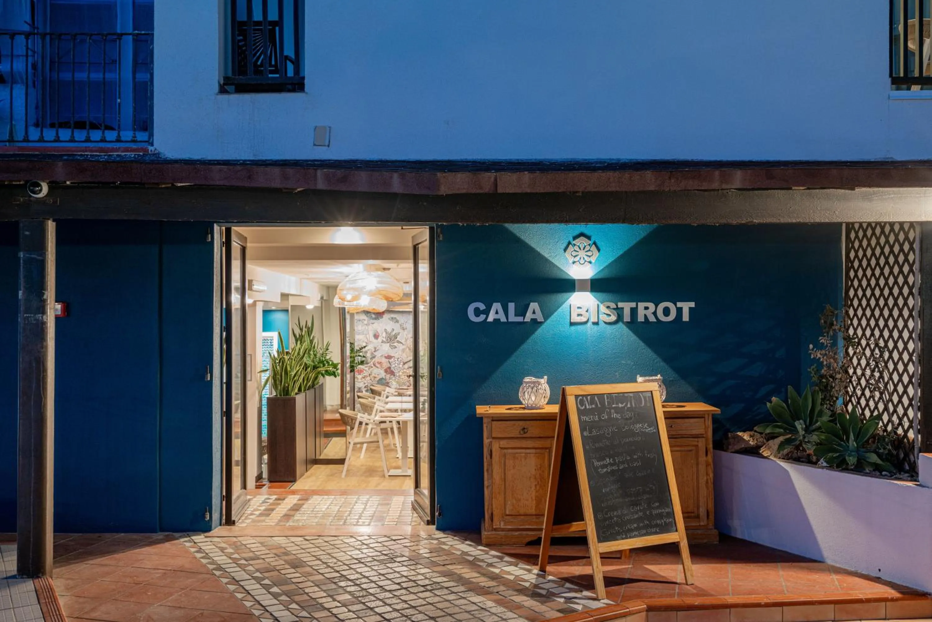 Restaurant/places to eat in Hotel Calabona