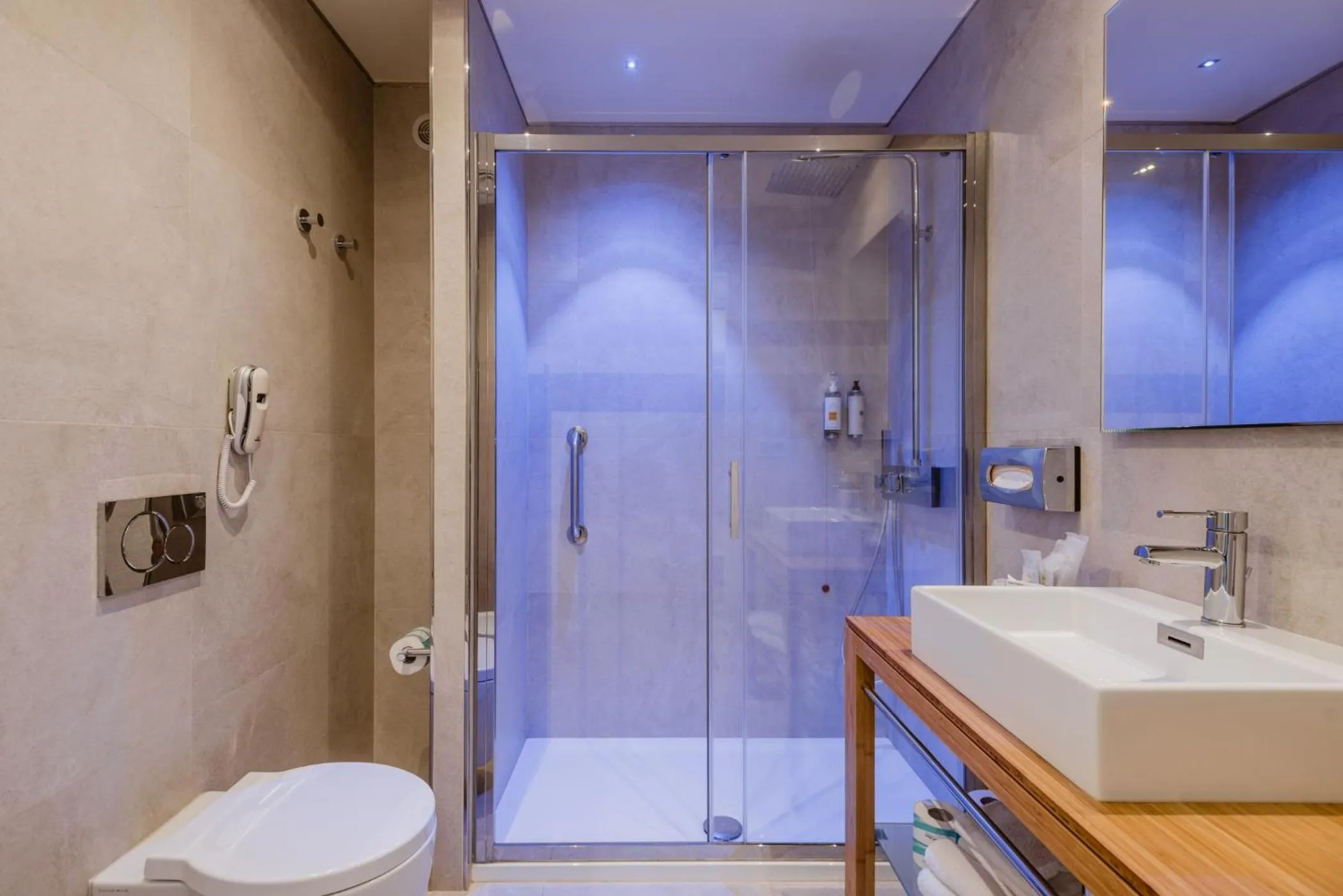 Shower in Hotel Calabona