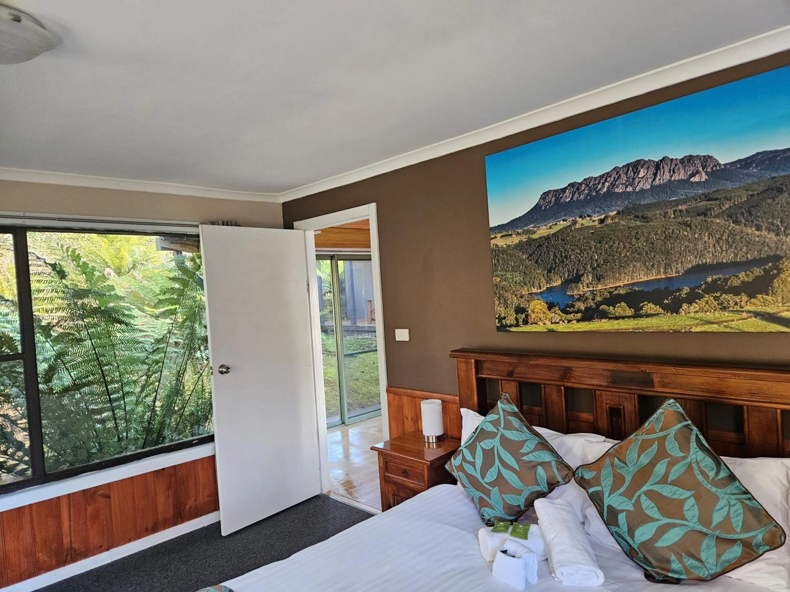 Bedroom, Bed in Cradle Alpine Retreat