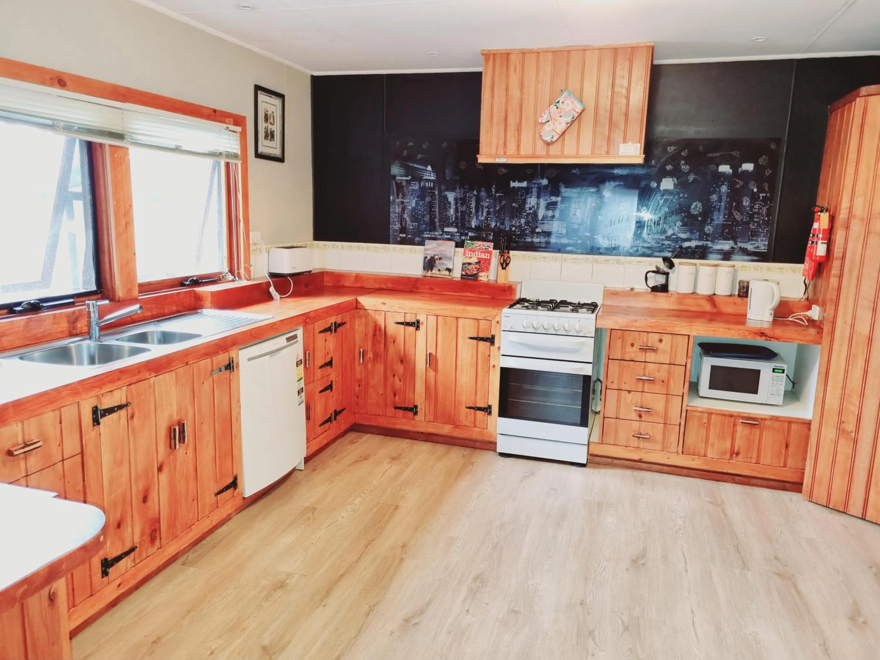Kitchen or kitchenette in Cradle Alpine Retreat