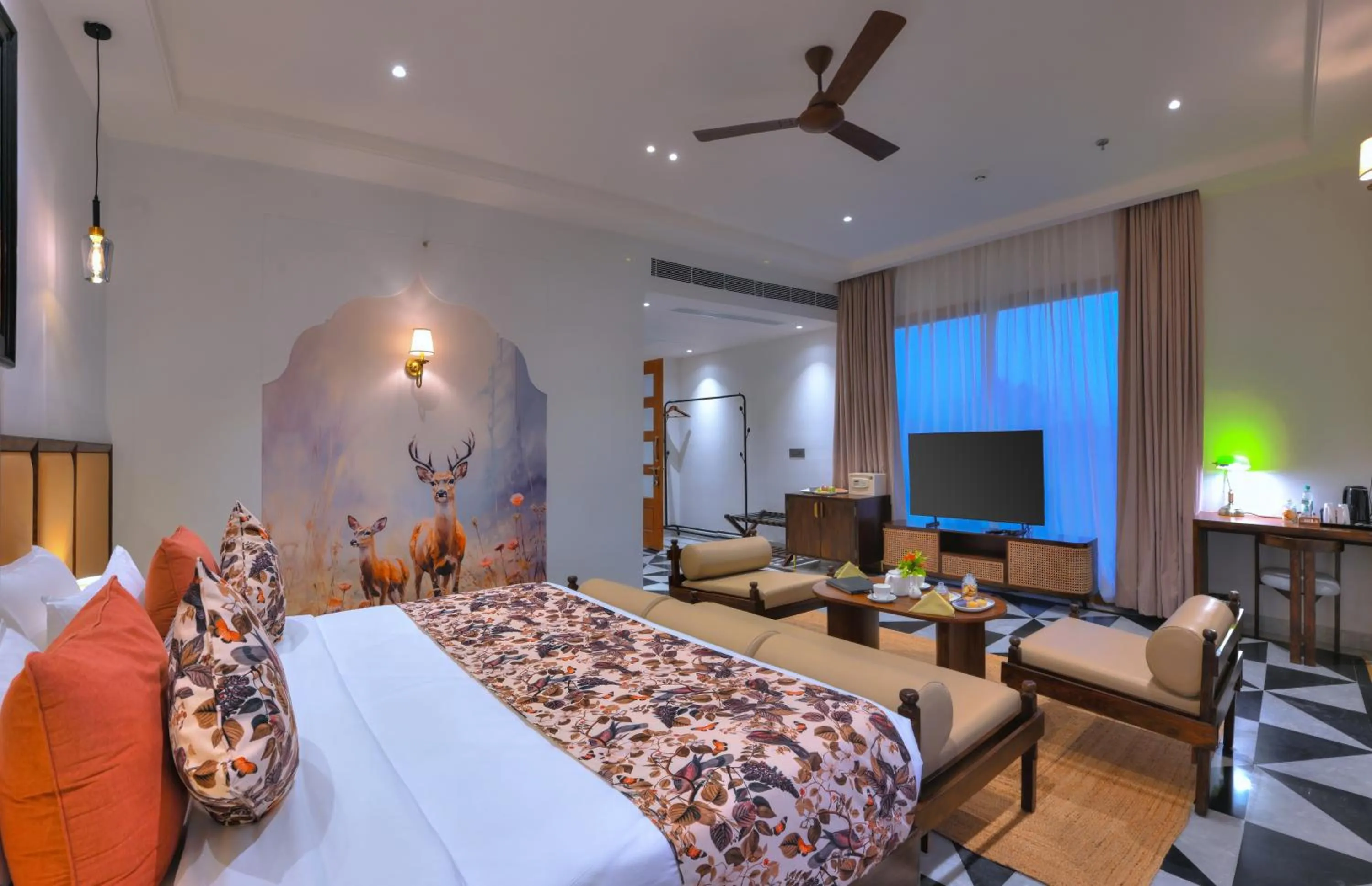 Photo of the whole room, Bed in Ranthambore Bagh Palace