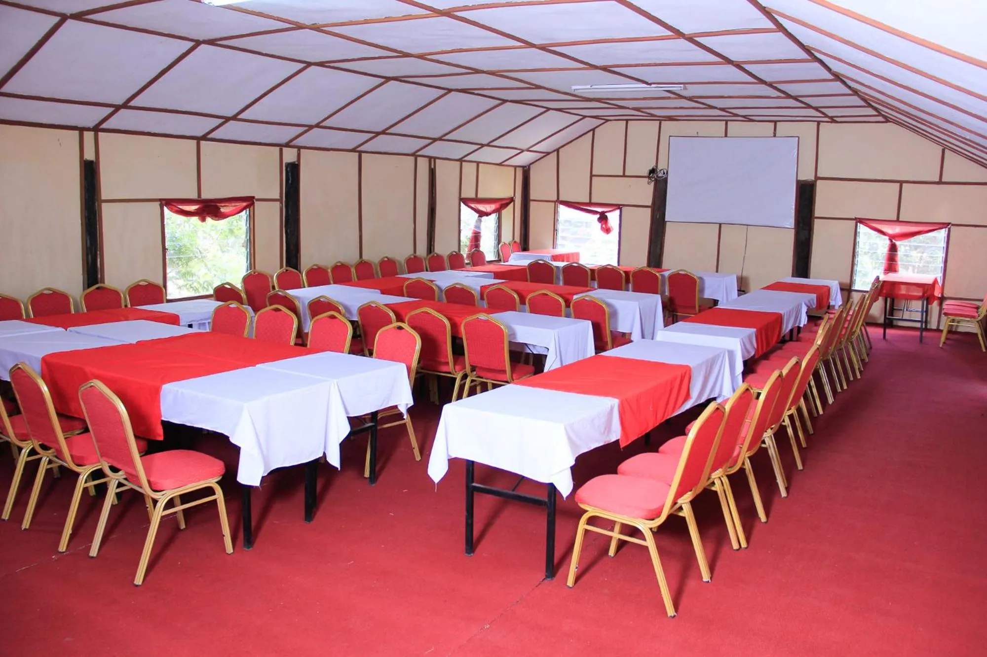 Banquet/Function facilities in Dovenest Lodge
