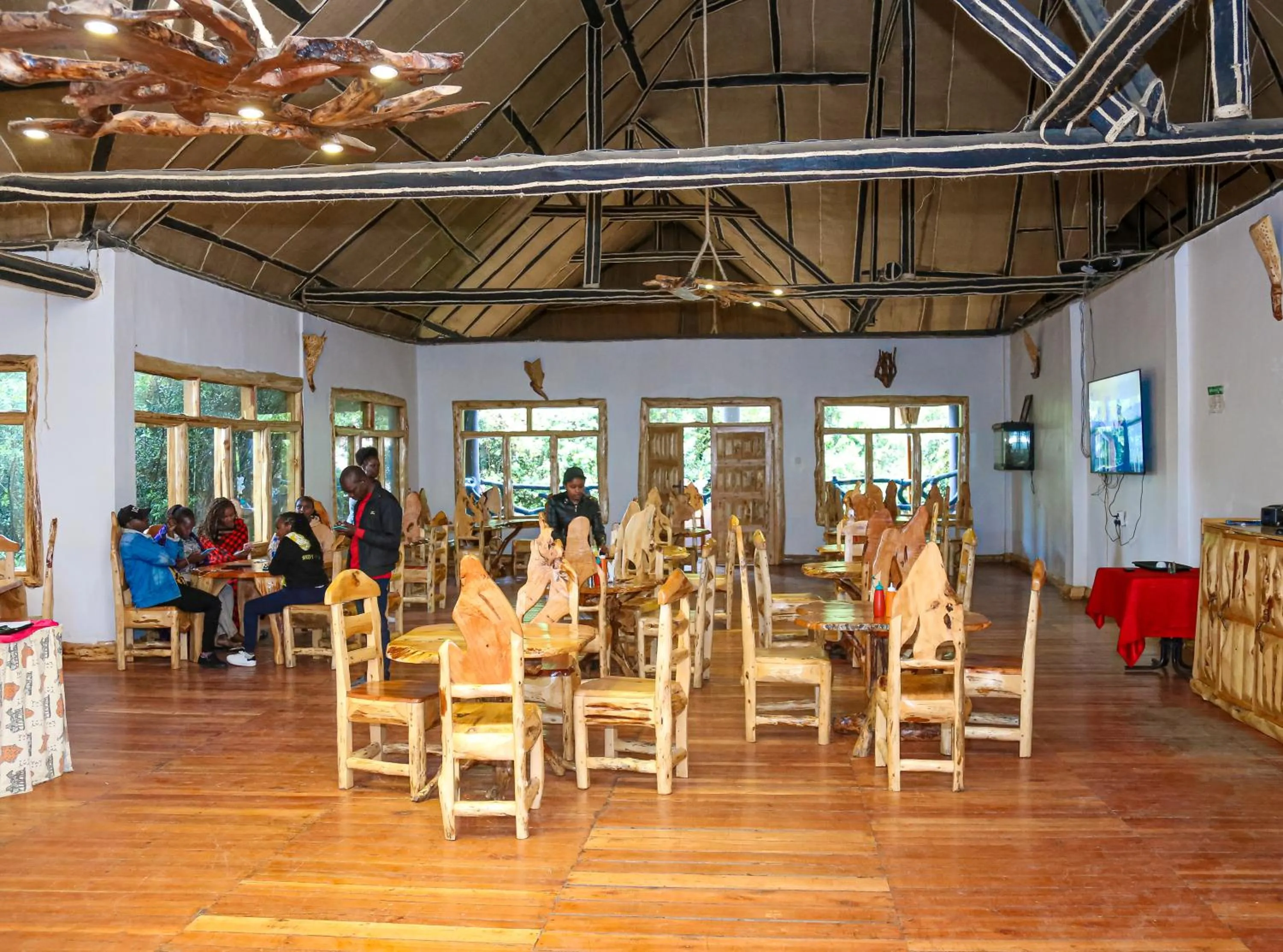 Restaurant/places to eat in Dovenest Lodge