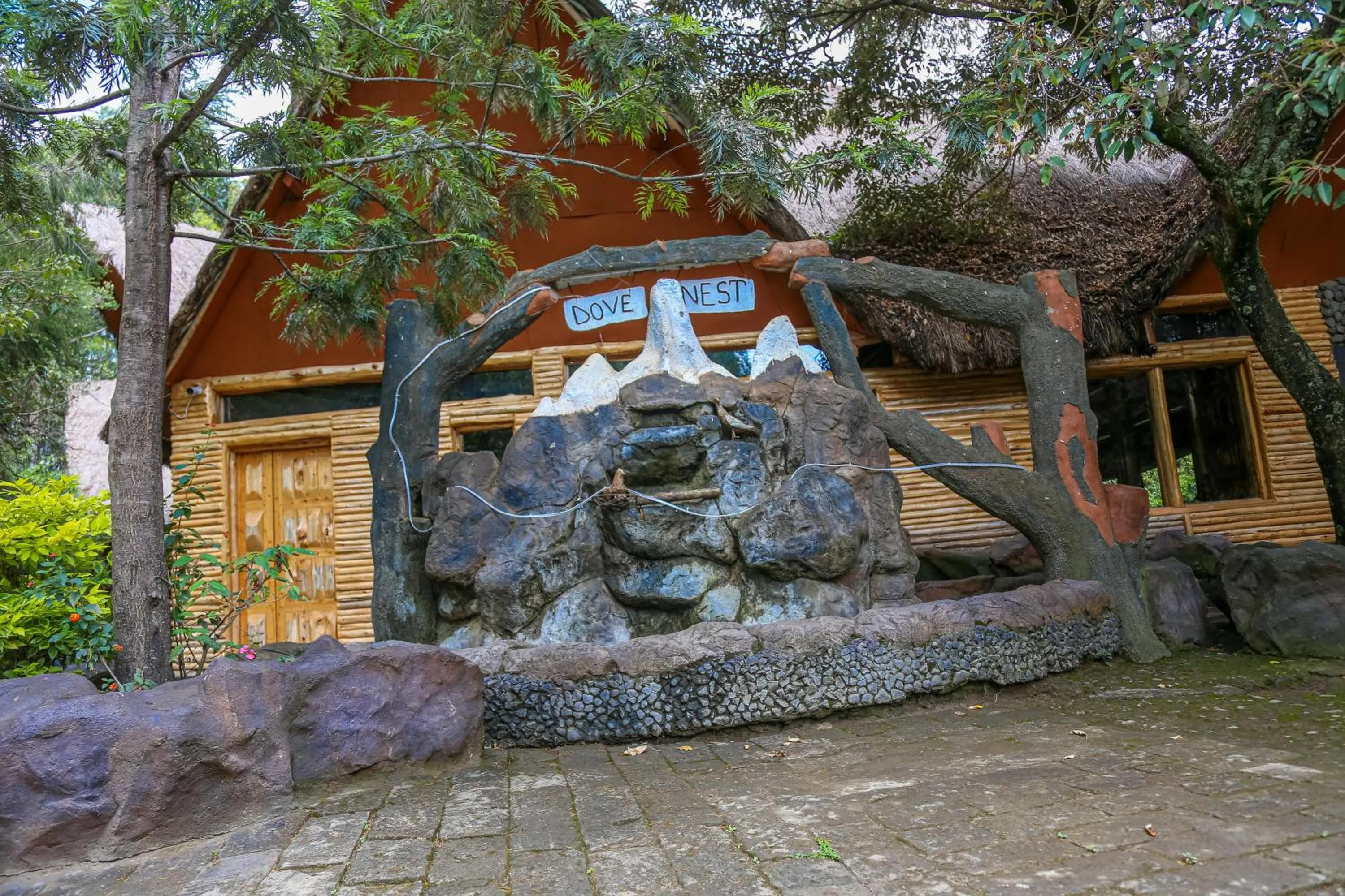 Property building in Dovenest Lodge