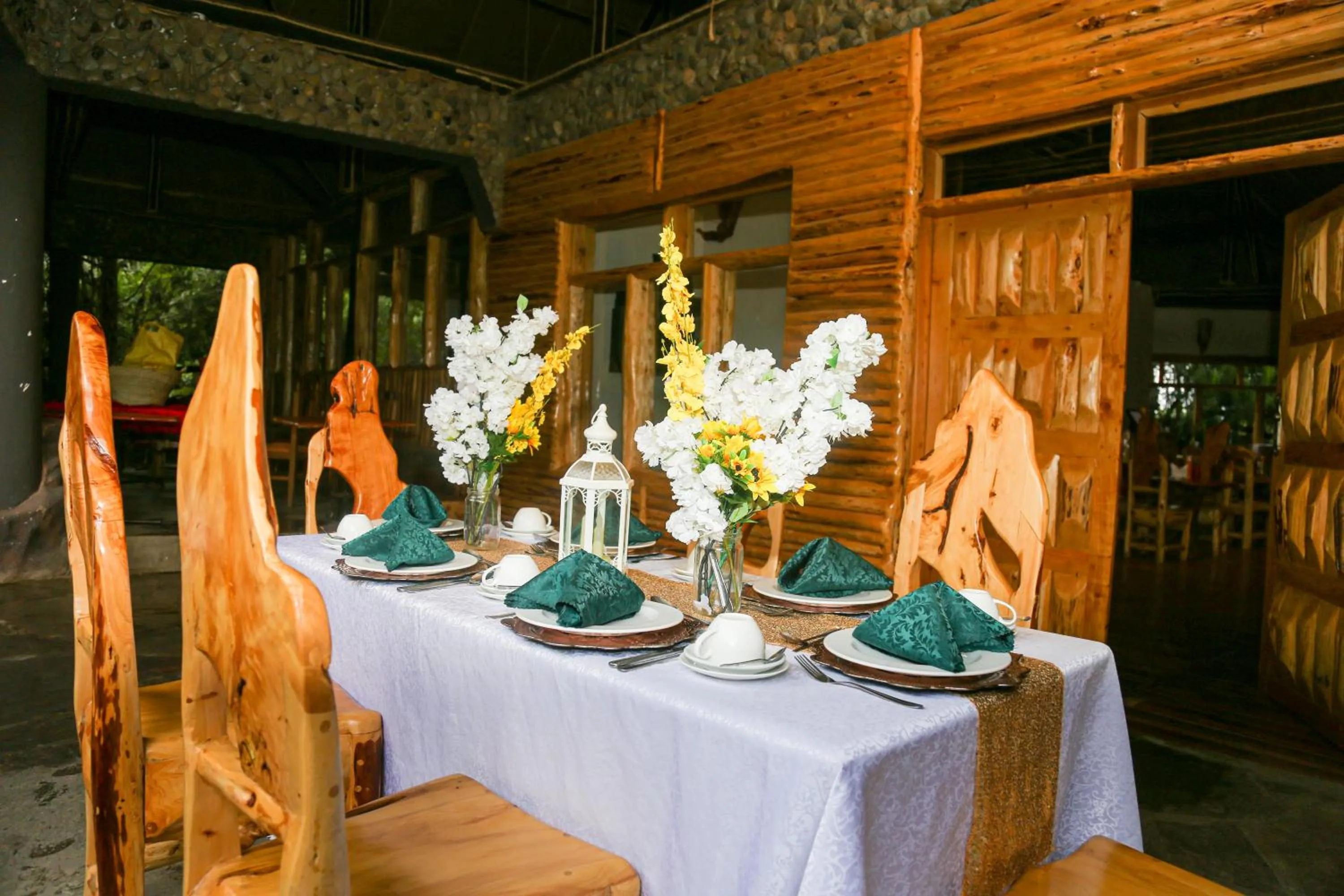 Dining area in Dovenest Lodge
