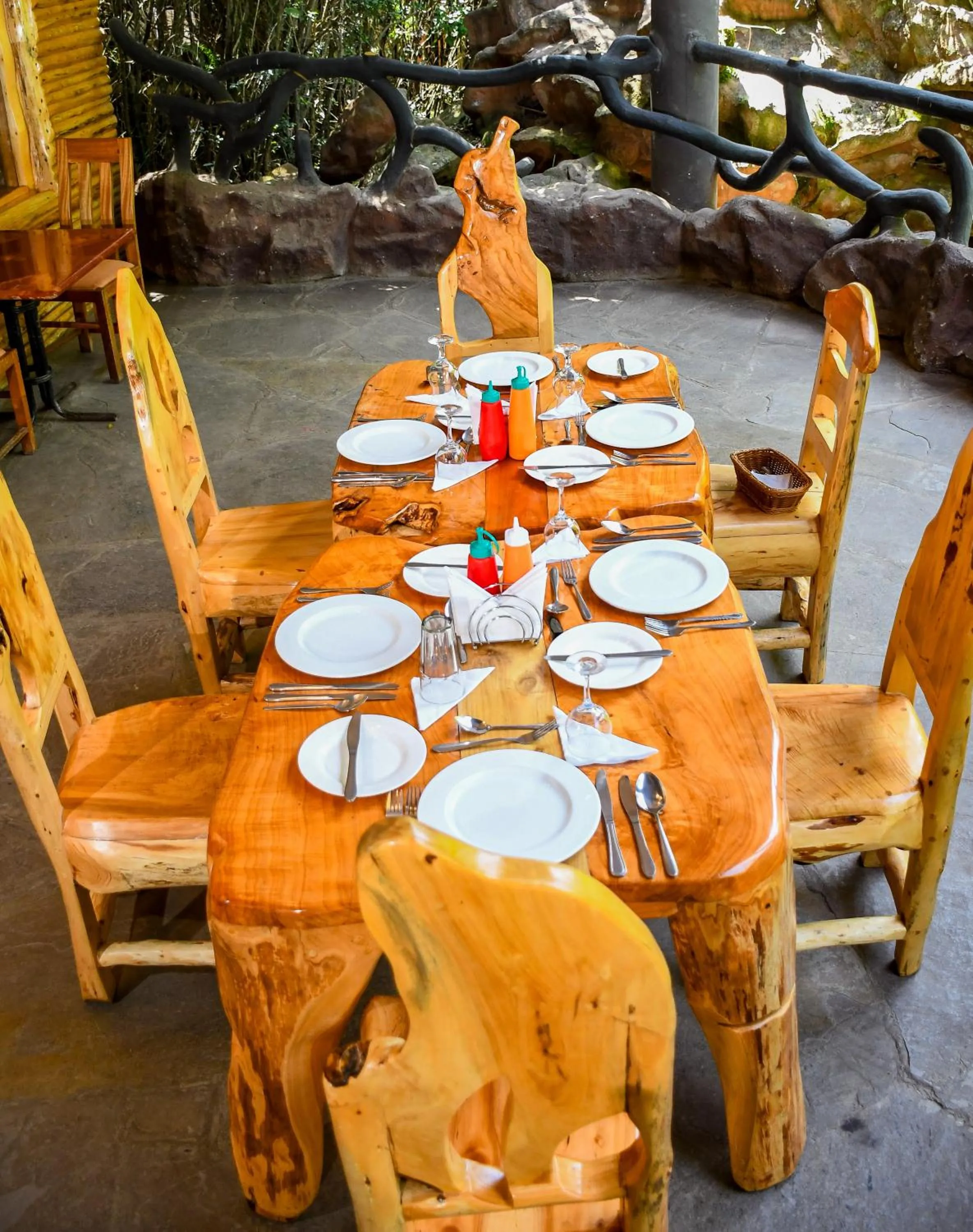 Restaurant/places to eat in Dovenest Lodge