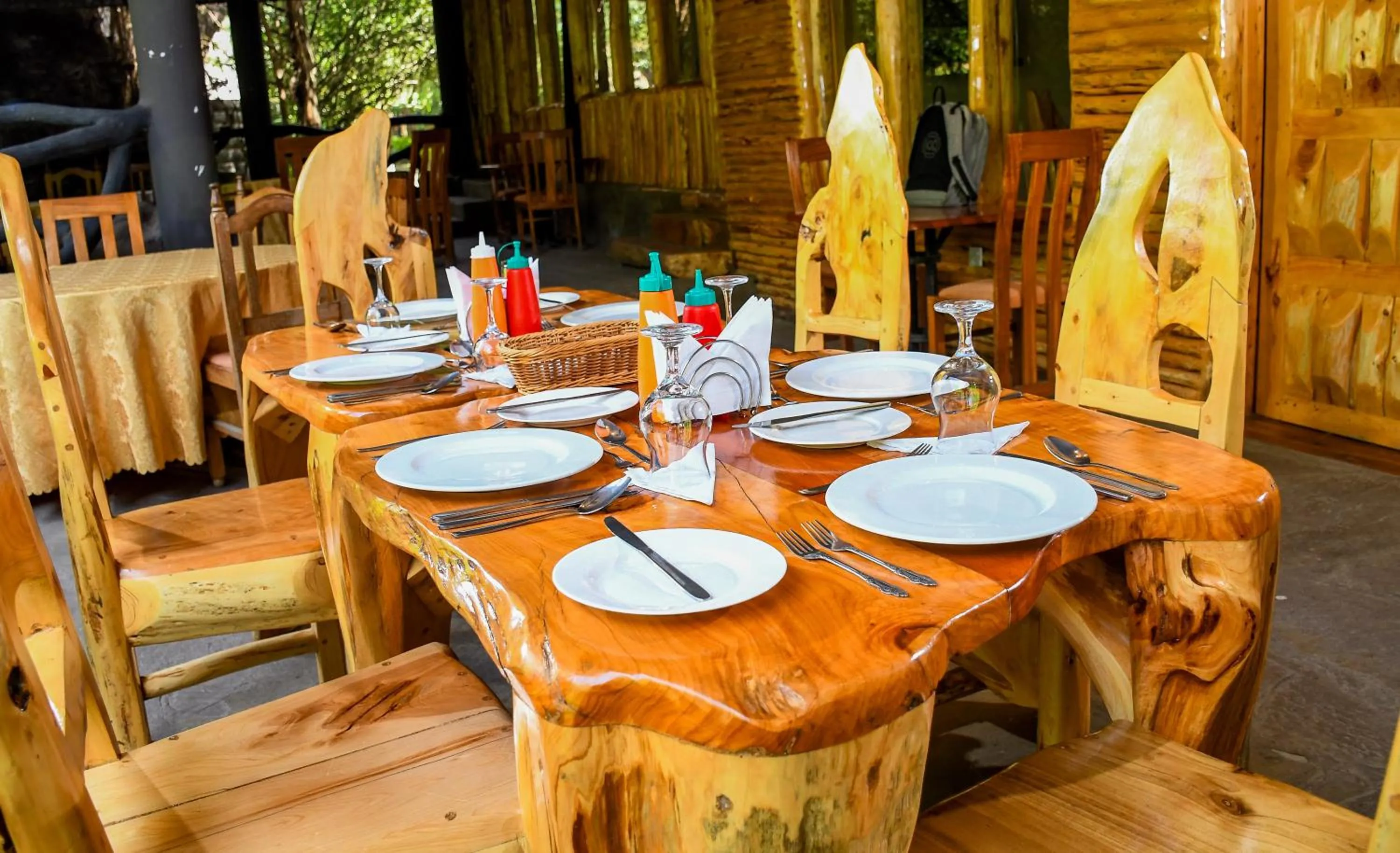 Restaurant/places to eat in Dovenest Lodge