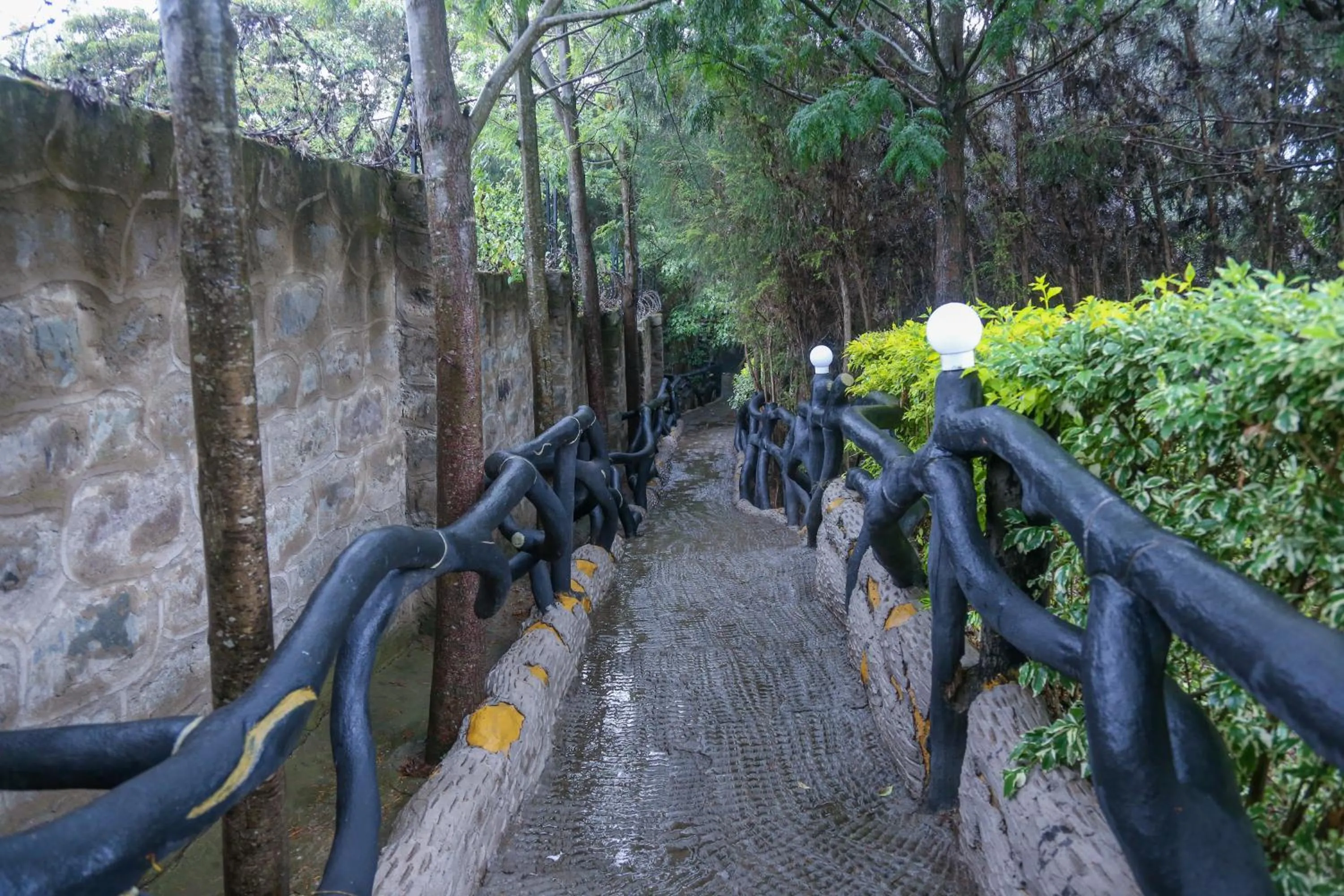 Property building in Dovenest Lodge