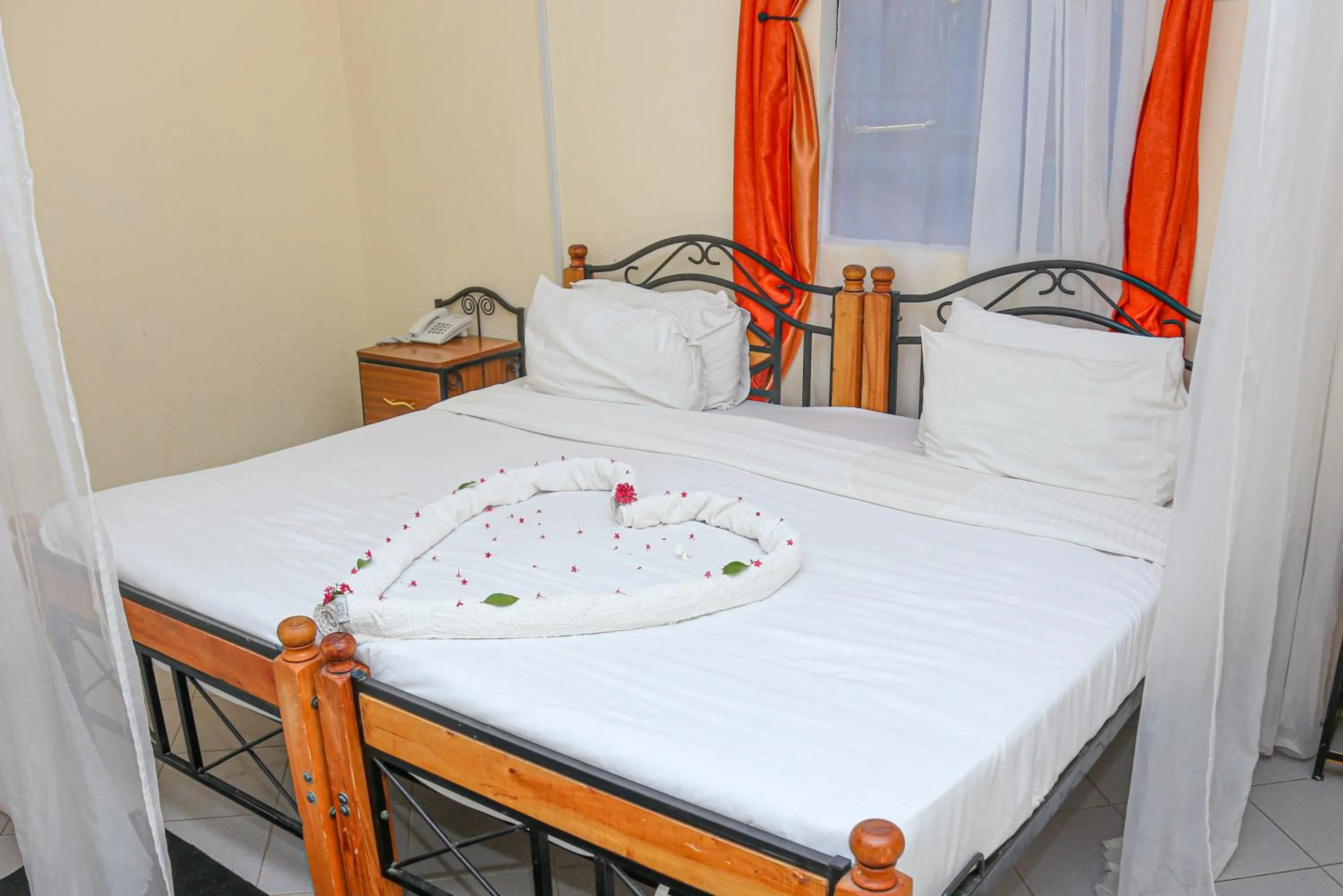 Bed in Dovenest Lodge