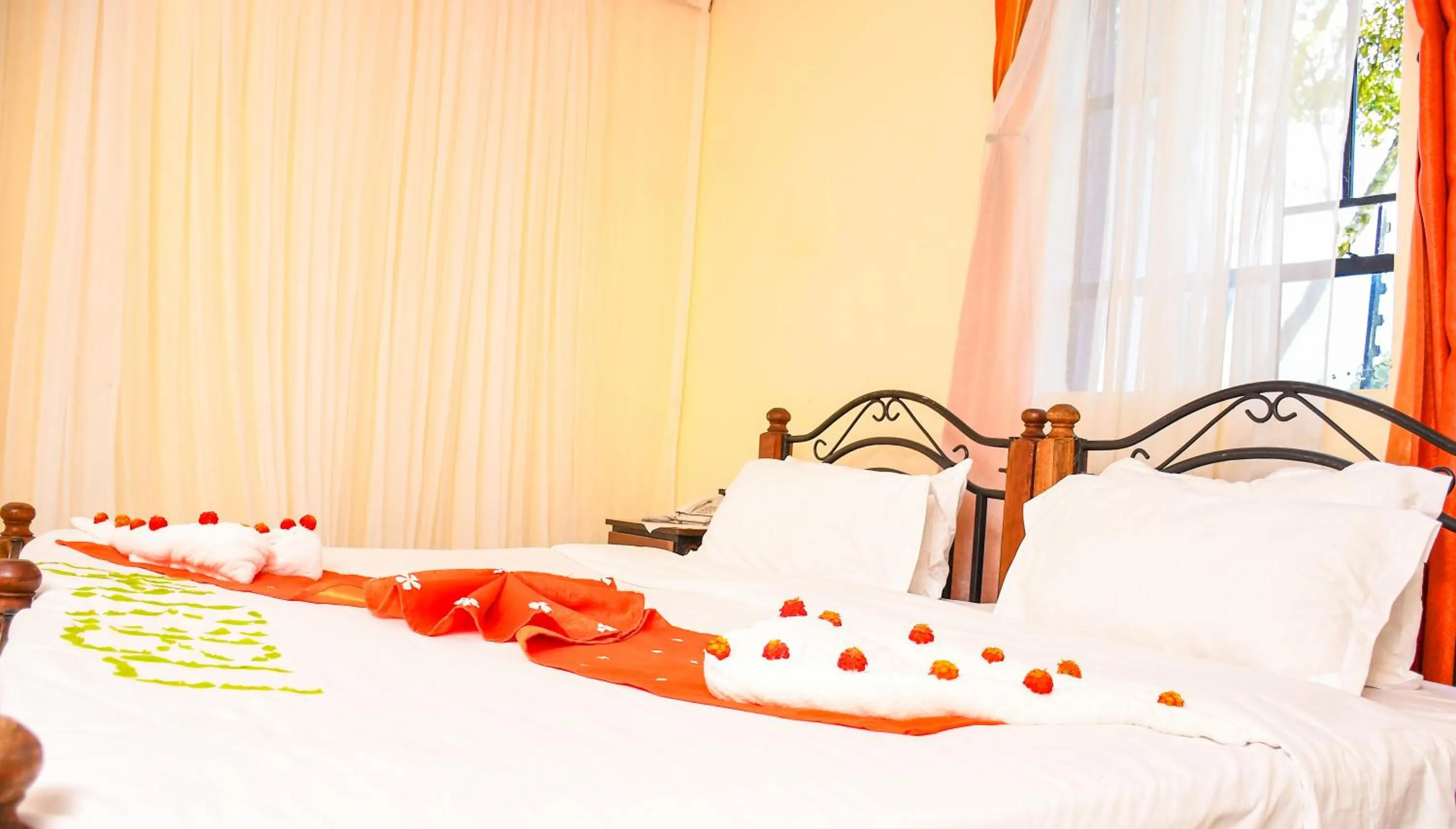 Bed in Dovenest Lodge