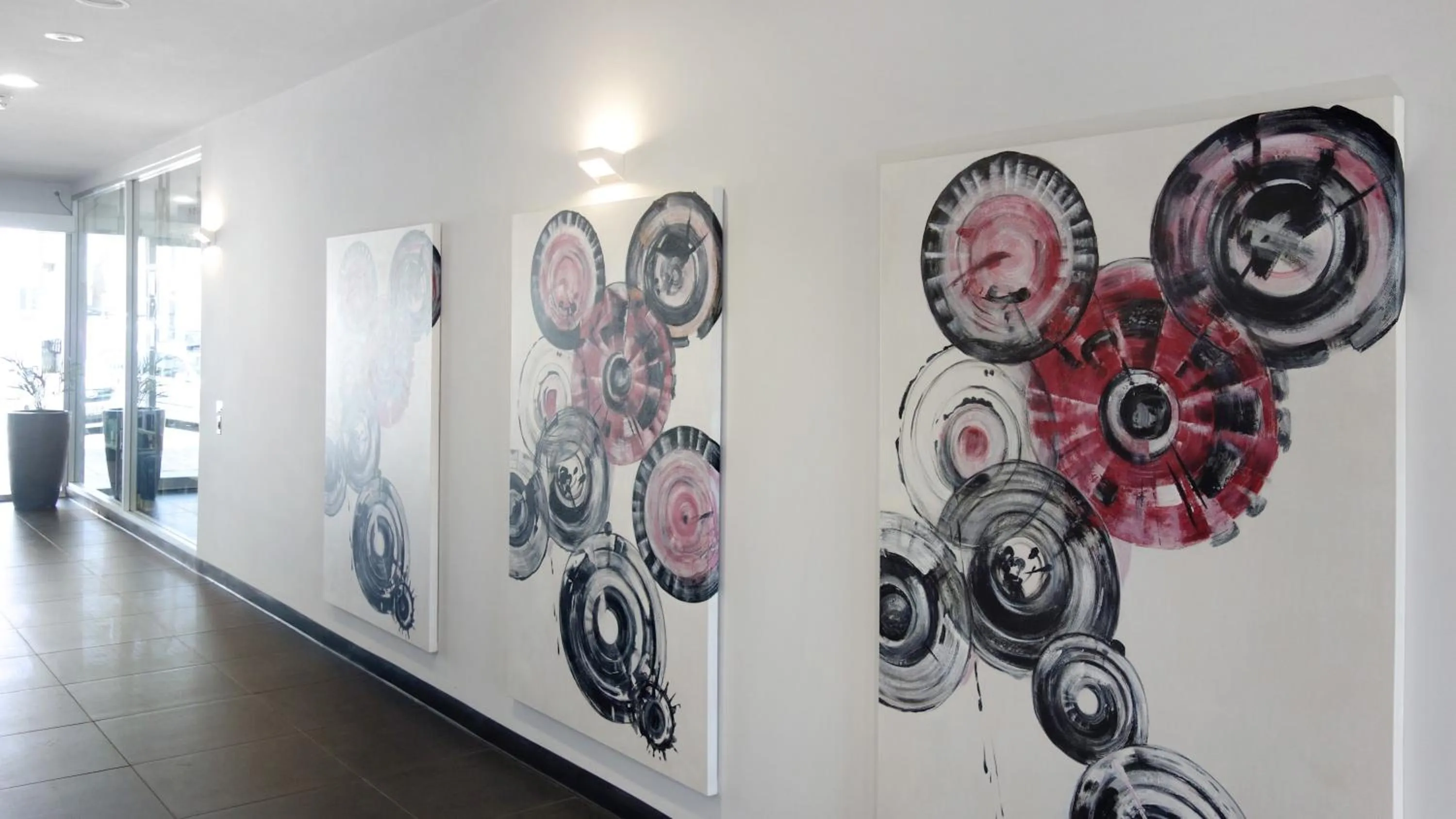 Property building in Semaphore Splash Apartments