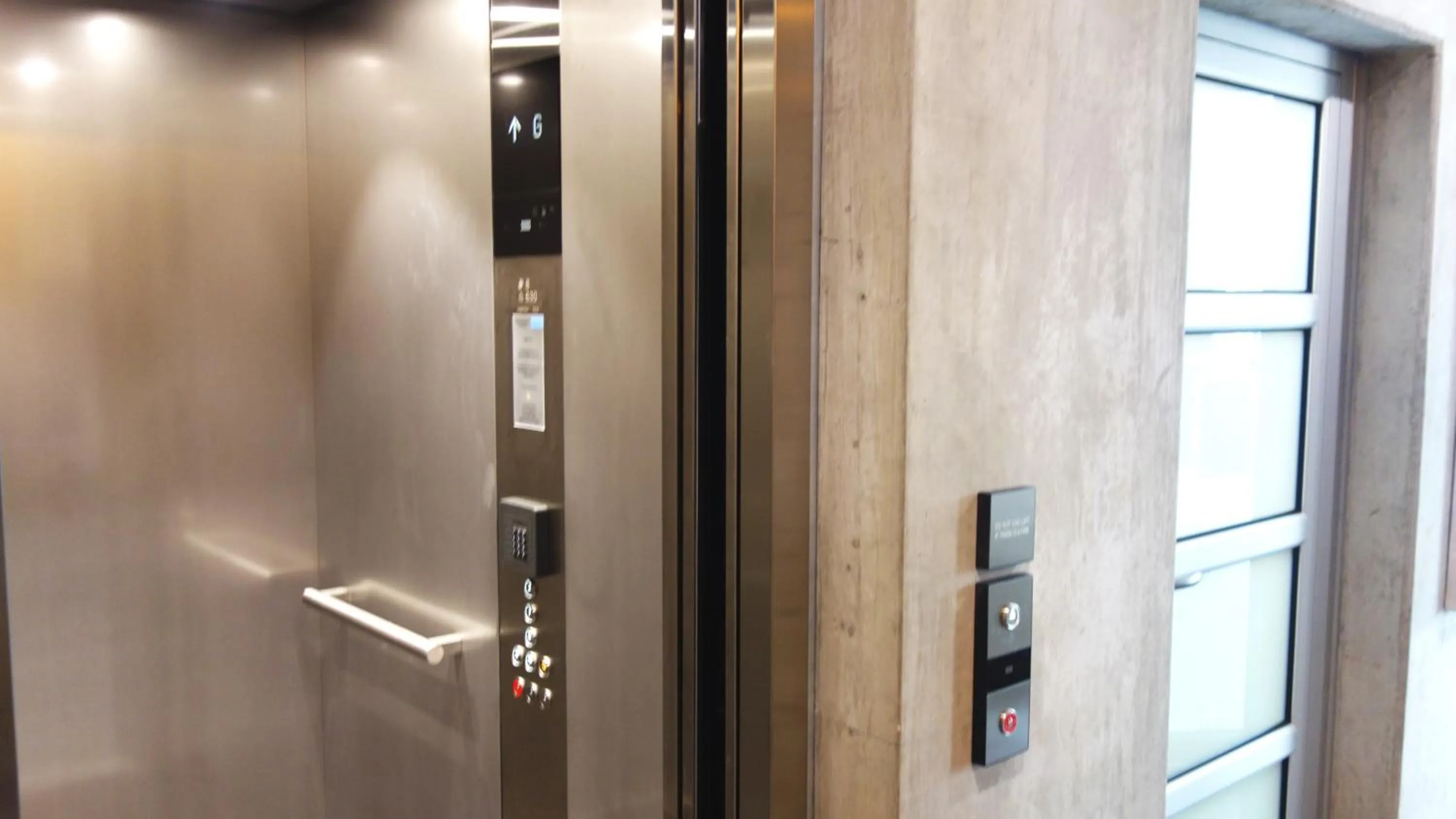 elevator in Semaphore Splash Apartments
