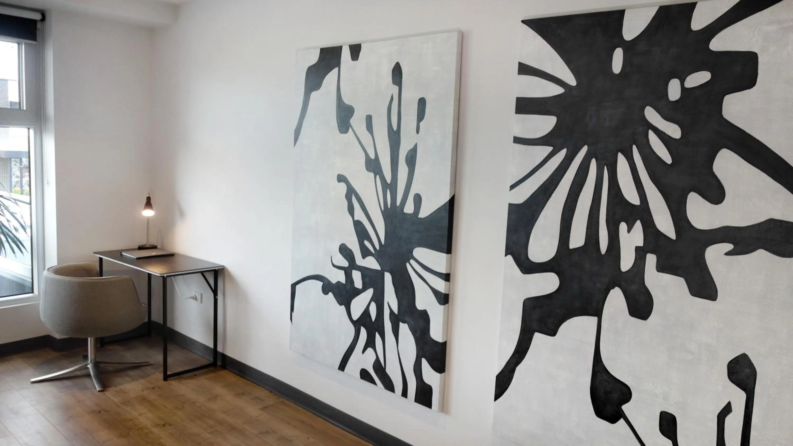 Seating area in Semaphore Splash Apartments