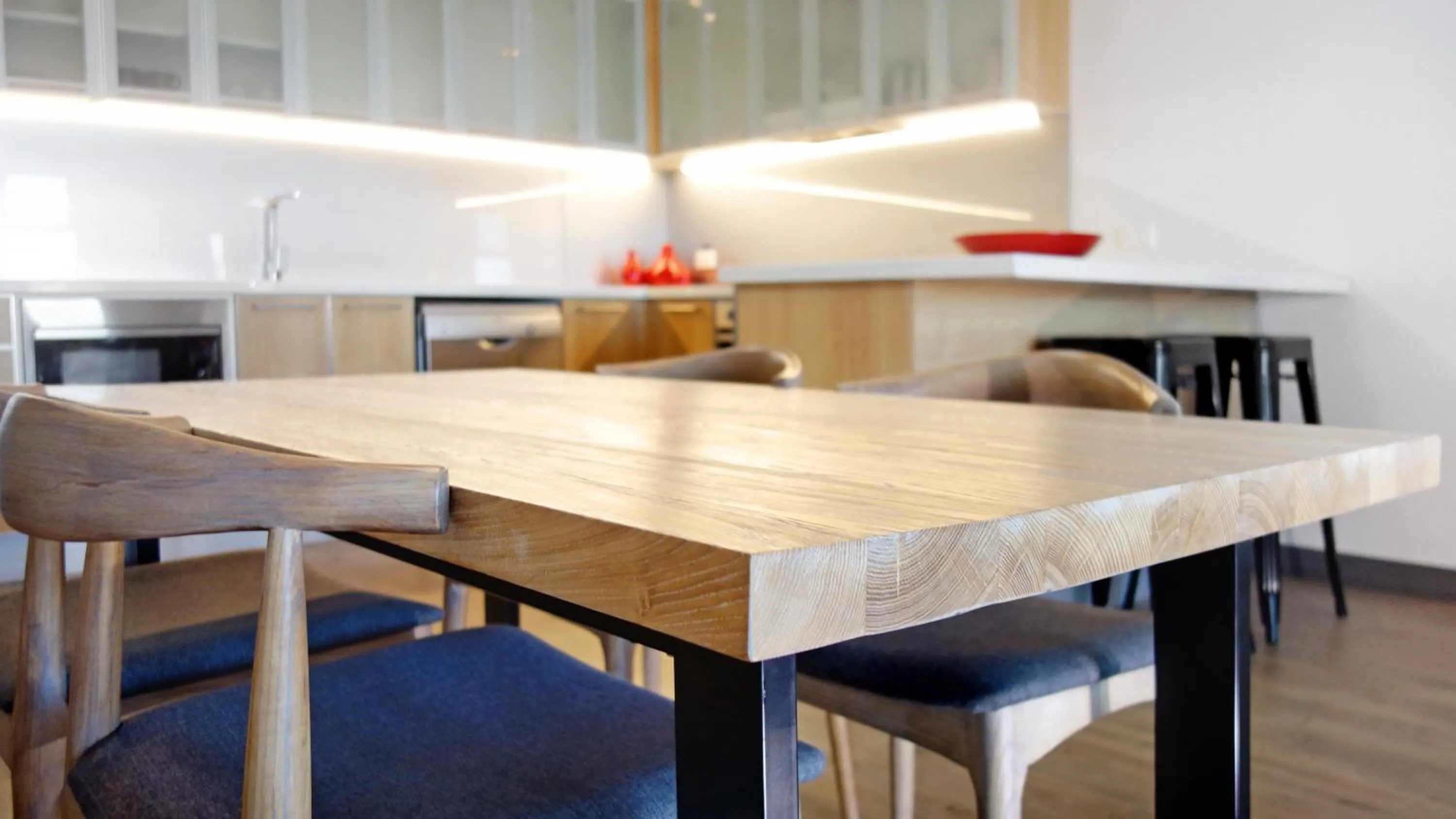 Dining area in Semaphore Splash Apartments