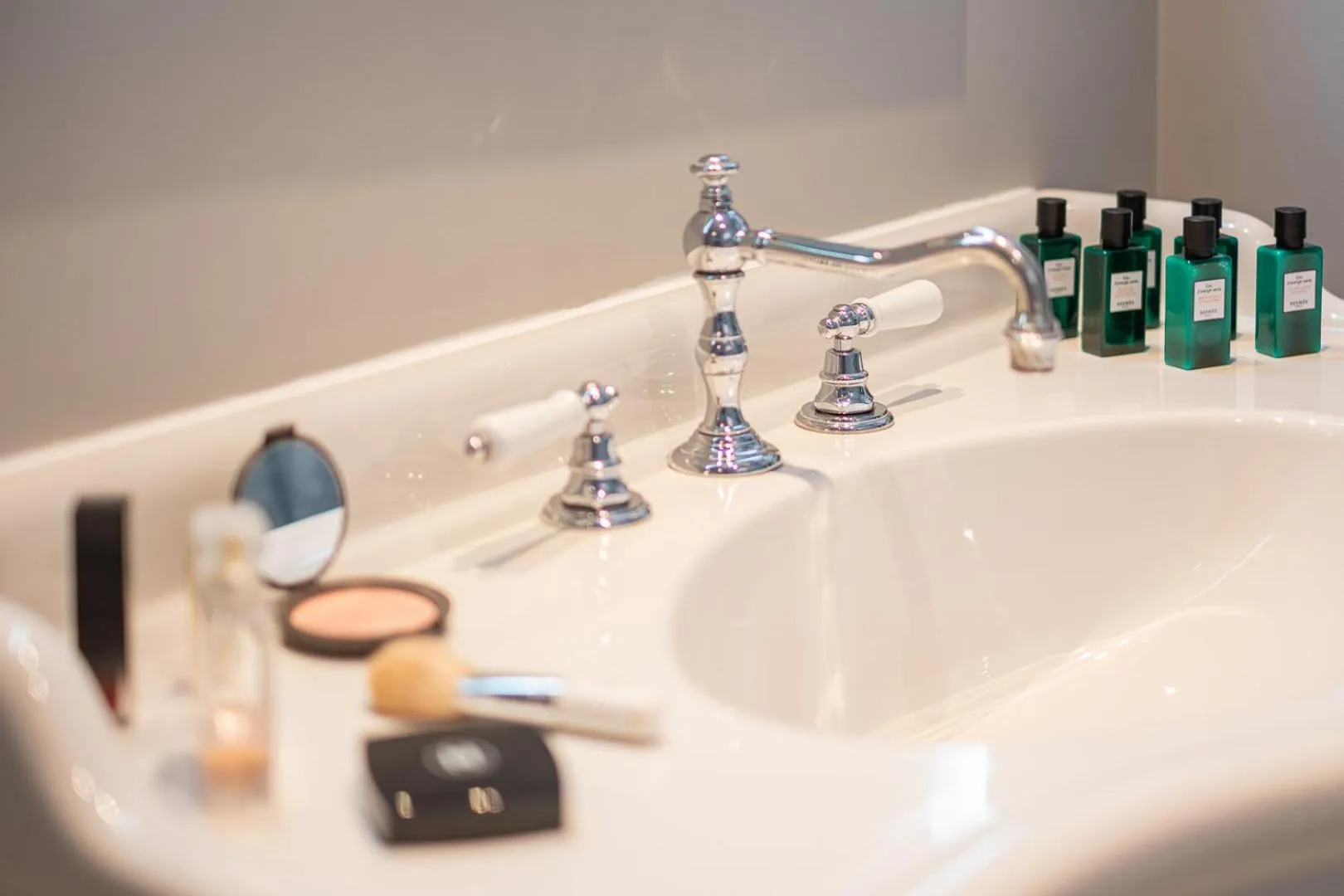 Bathroom in Hôtel Elysia by Inwood Hotels