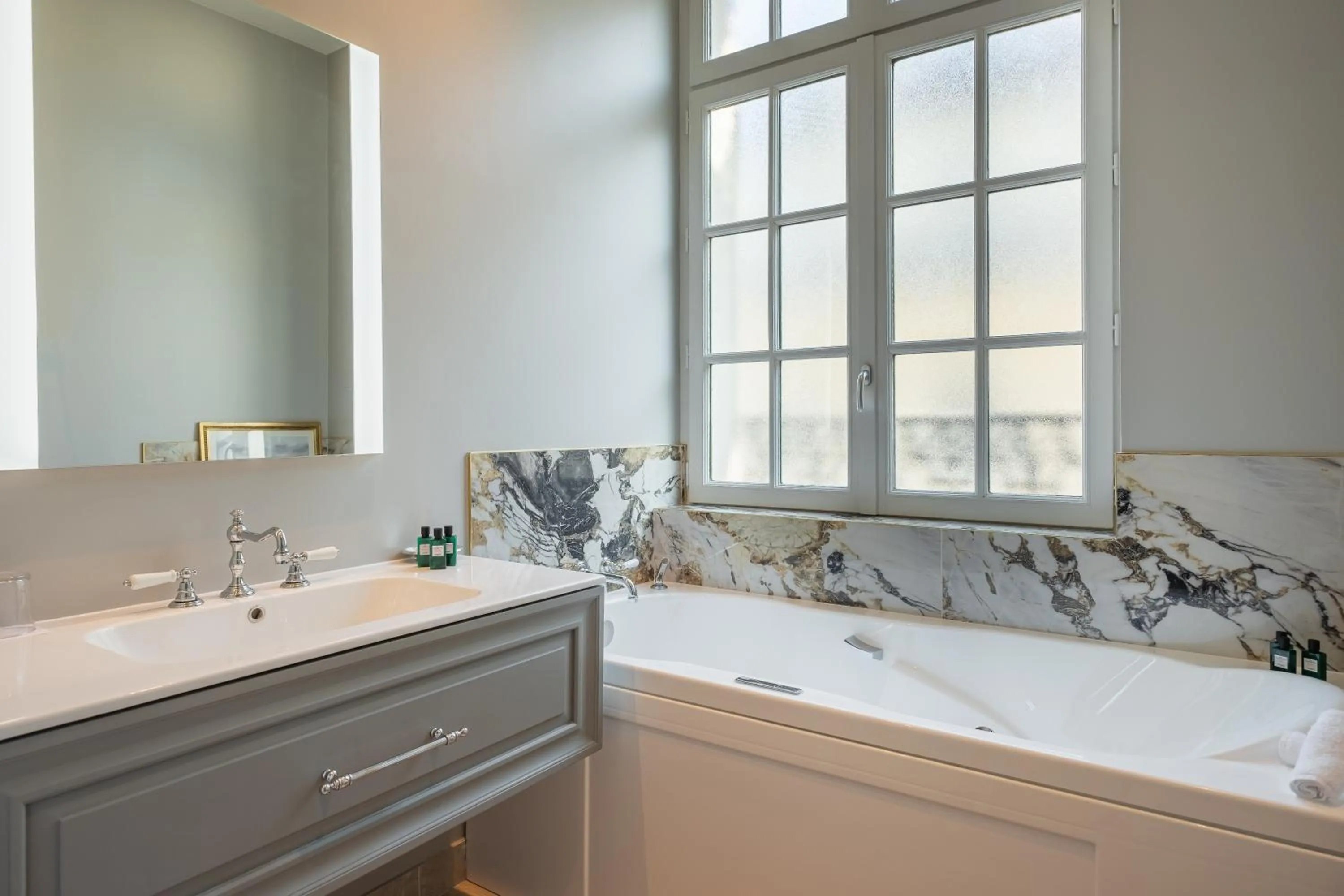 Bathroom in Hôtel Elysia by Inwood Hotels