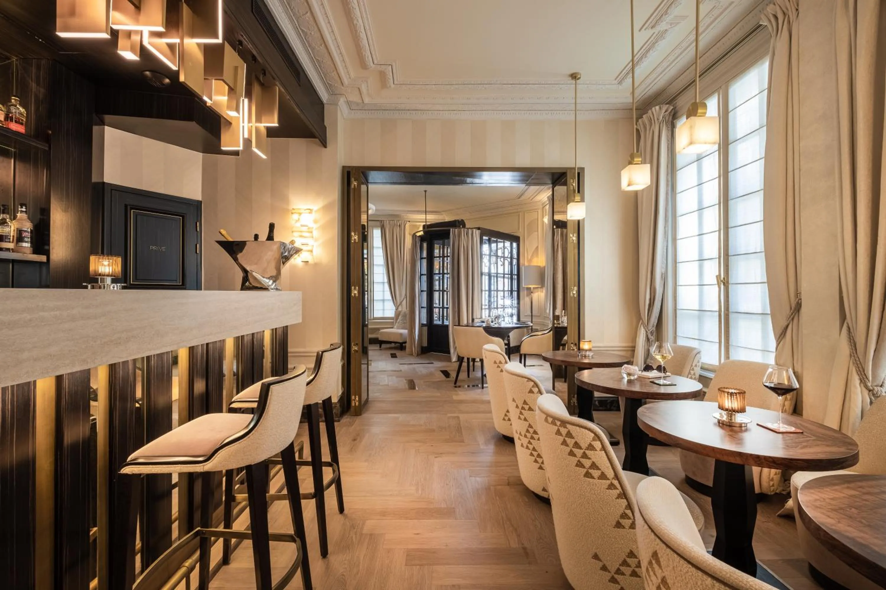 Lounge or bar in Hôtel Elysia by Inwood Hotels