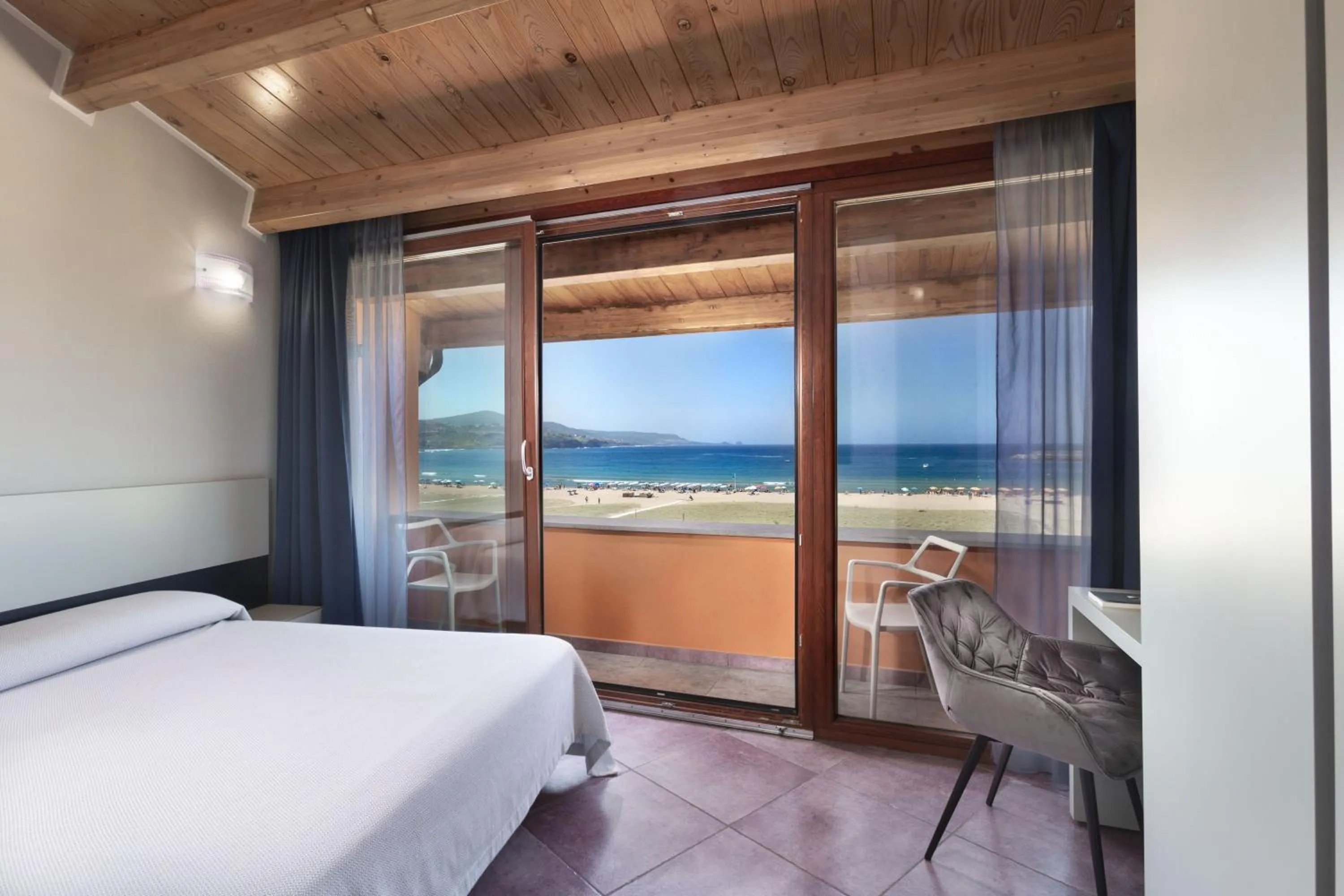 Day, Bed in Hotel Al Gabbiano