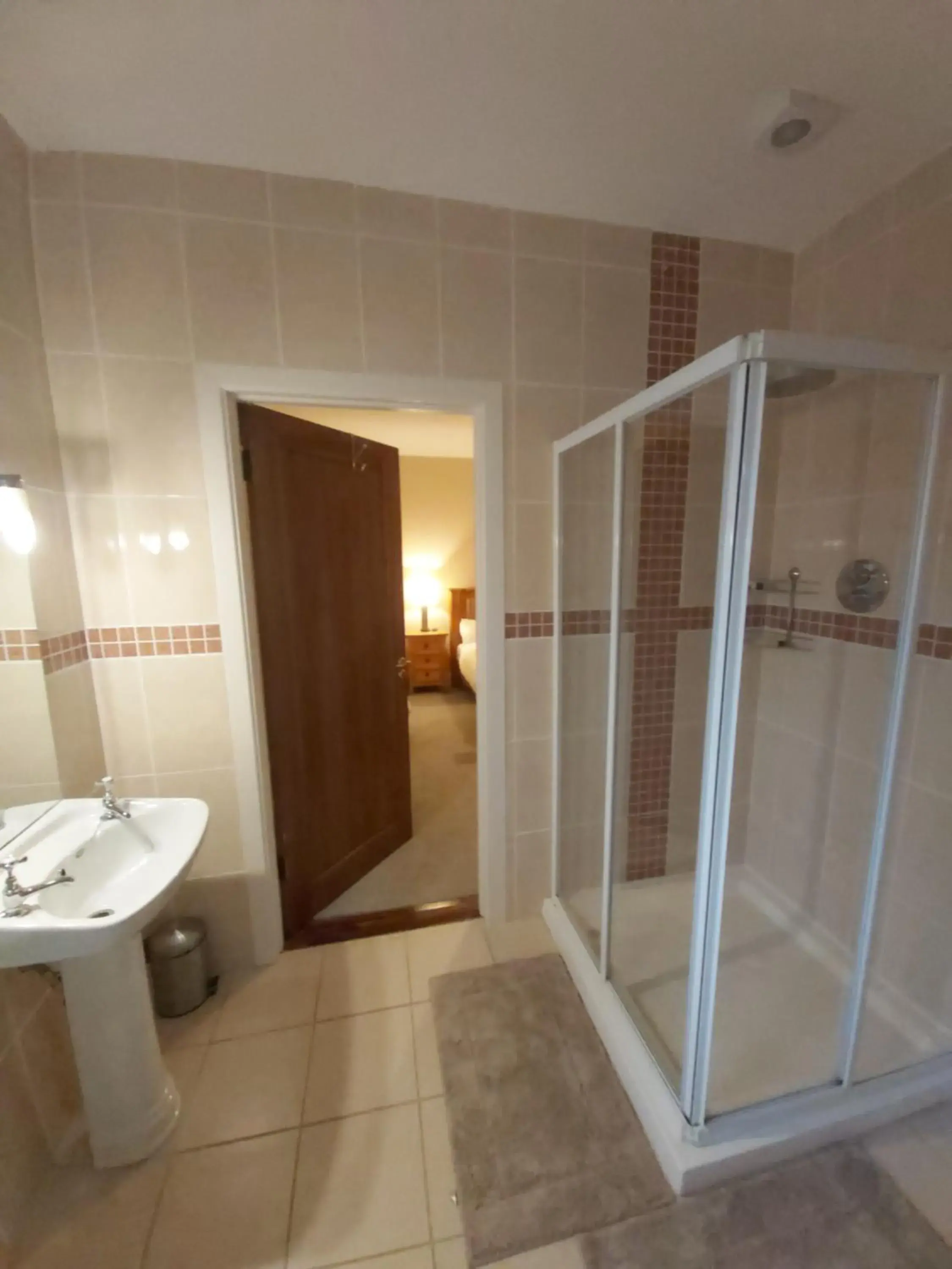 Comfort Triple Room with Shower in Ard Aoibhinn Roscommon Bed & Breakfast Comfort Triple Room with Shower in Ard Aoibhinn Roscommon Bed & Breakfast