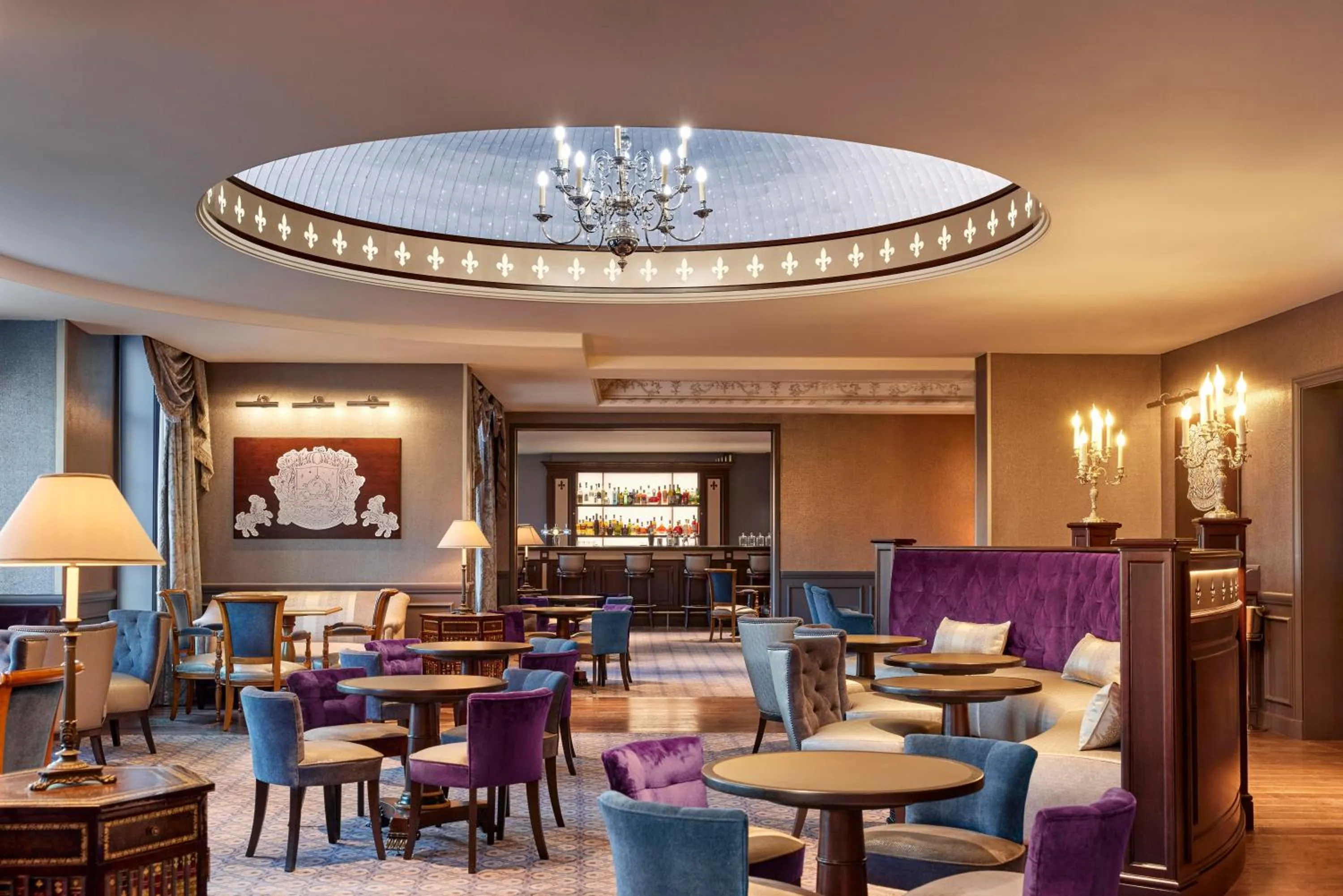 Lounge or bar in Disneyland® Hotel