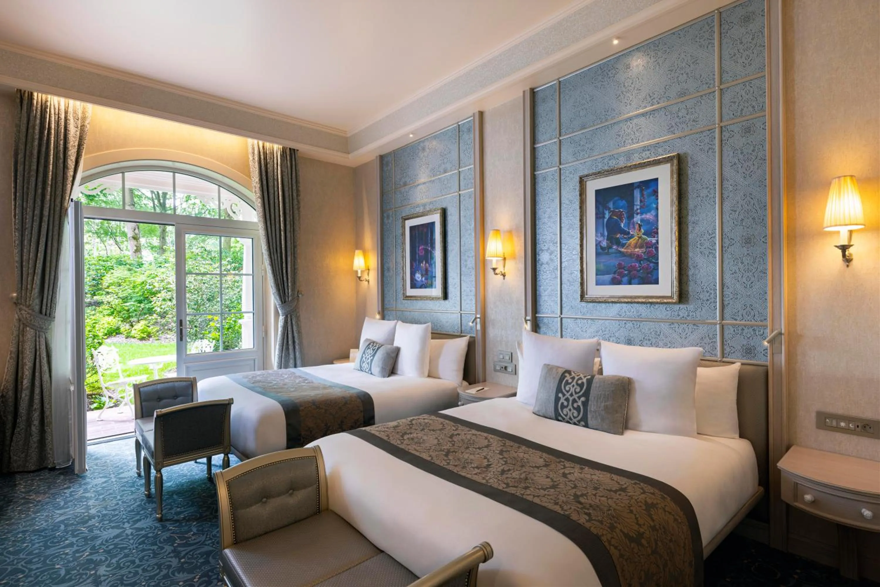 Balcony/Terrace, Bed in Disneyland® Hotel