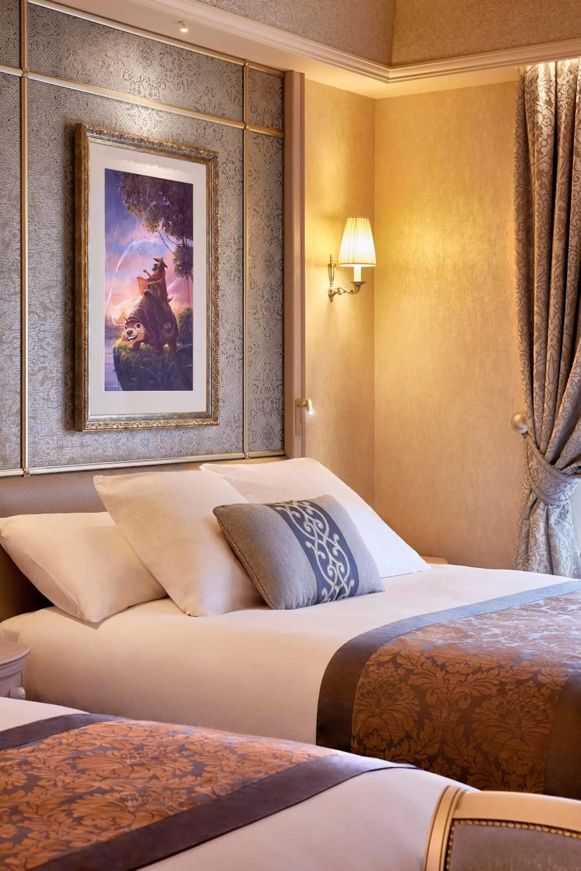 Superior Quadruple Room - single occupancy in Disneyland® Hotel Superior Quadruple Room - single occupancy in Disneyland® Hotel