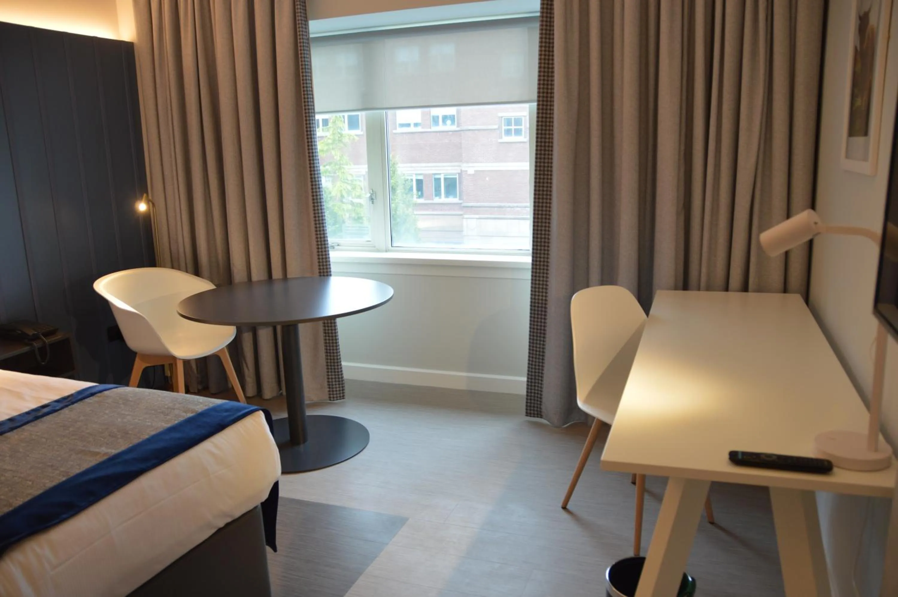 Seating area, Bed in The Golden Jubilee Hotel