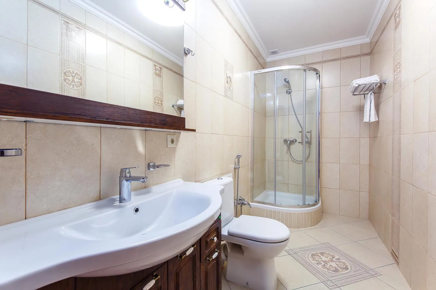 Shower in Alanda Hotel