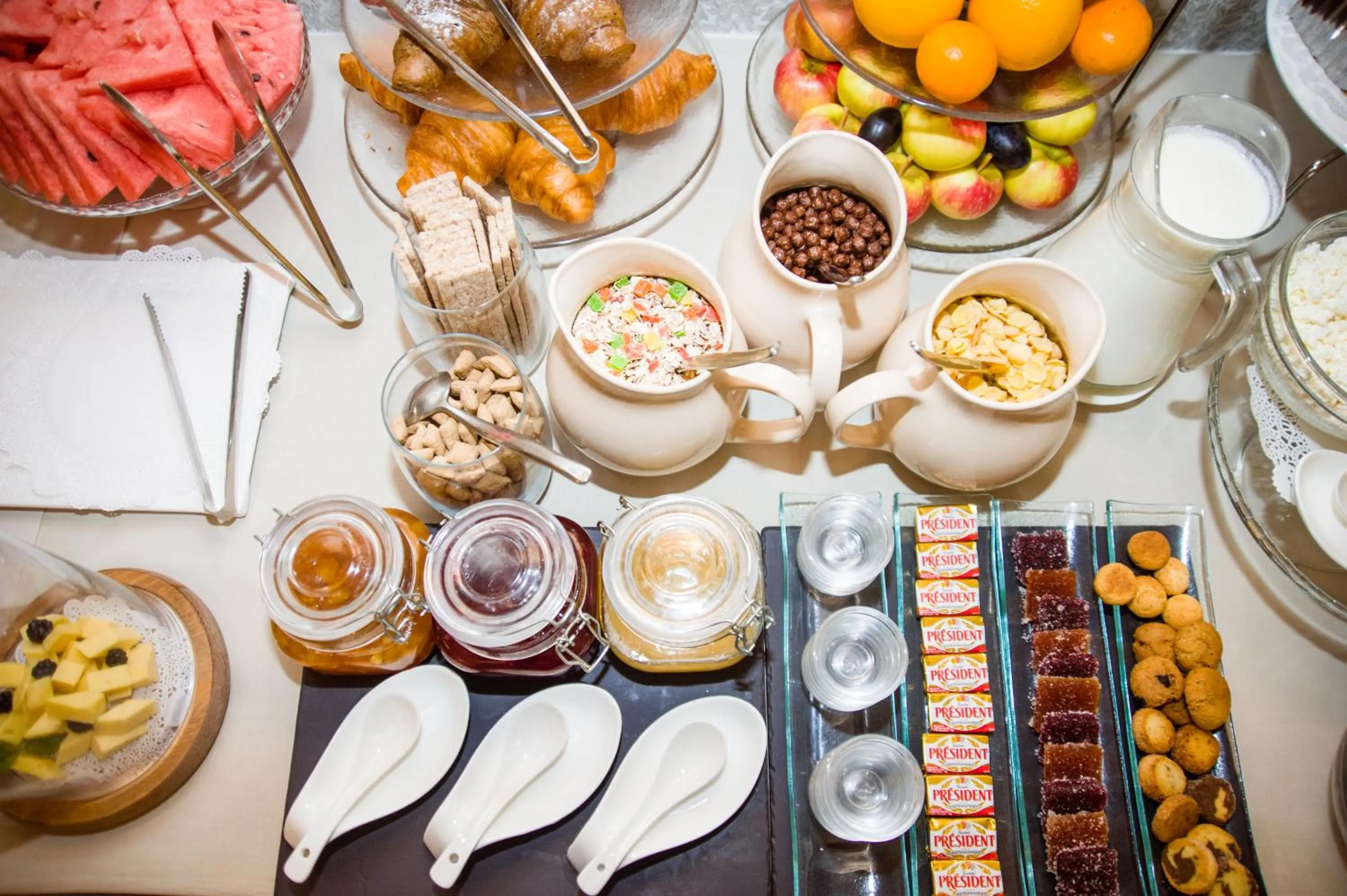 Restaurant/places to eat in Alanda Hotel