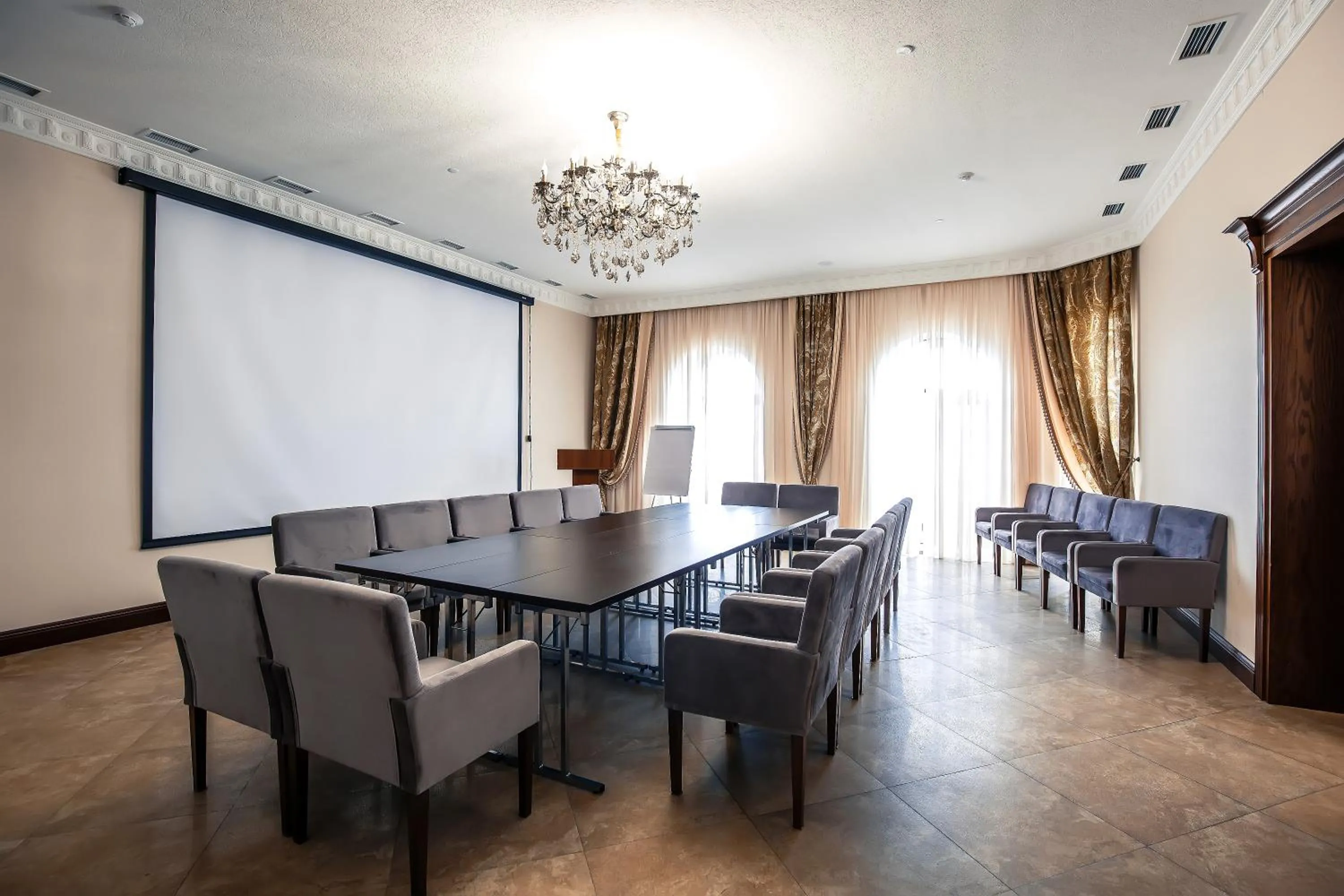 Business facilities in Alanda Hotel