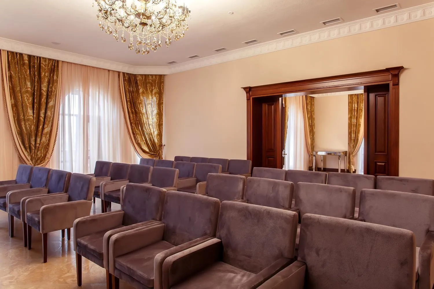 Business facilities in Alanda Hotel