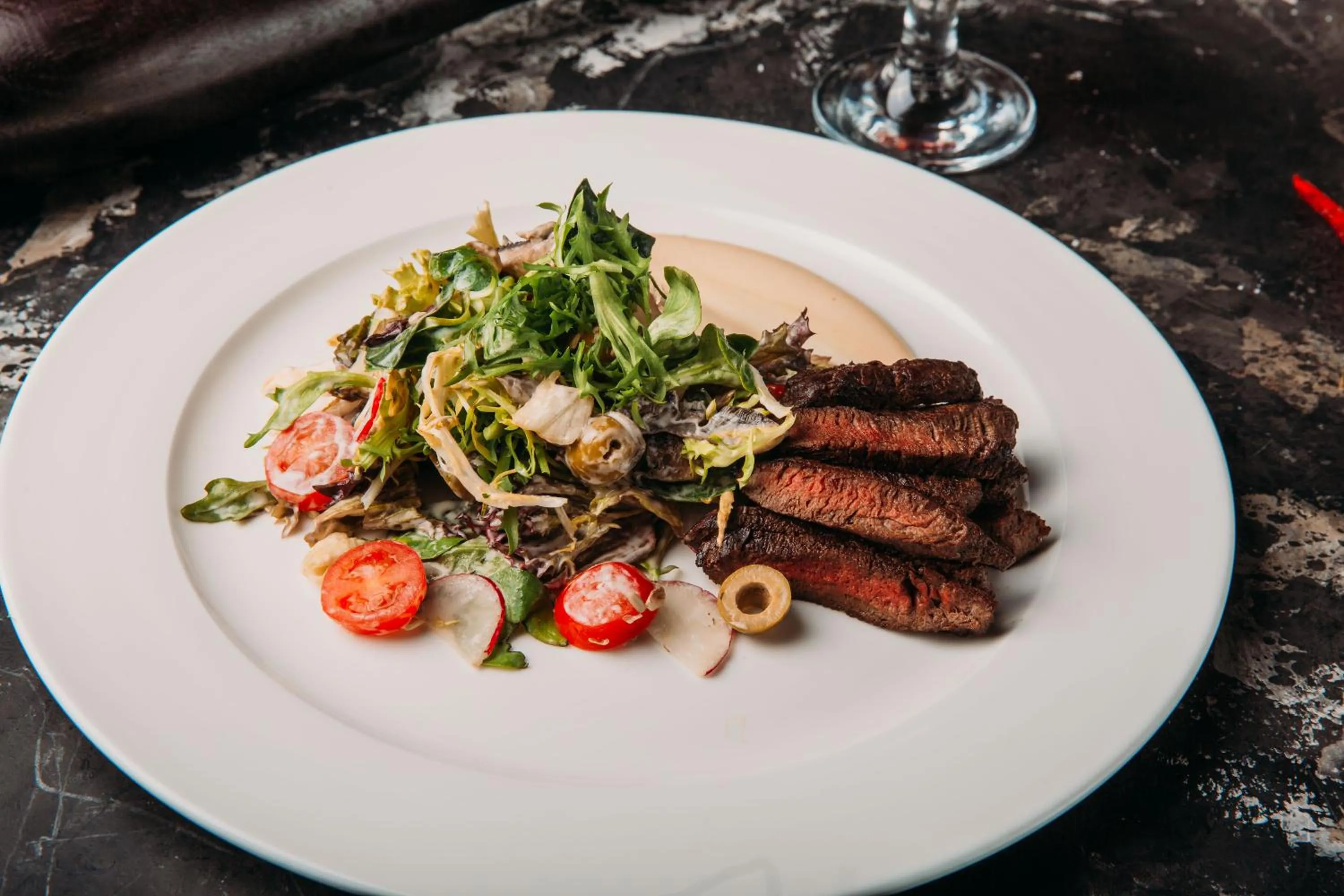 Restaurant/places to eat in Alanda Hotel