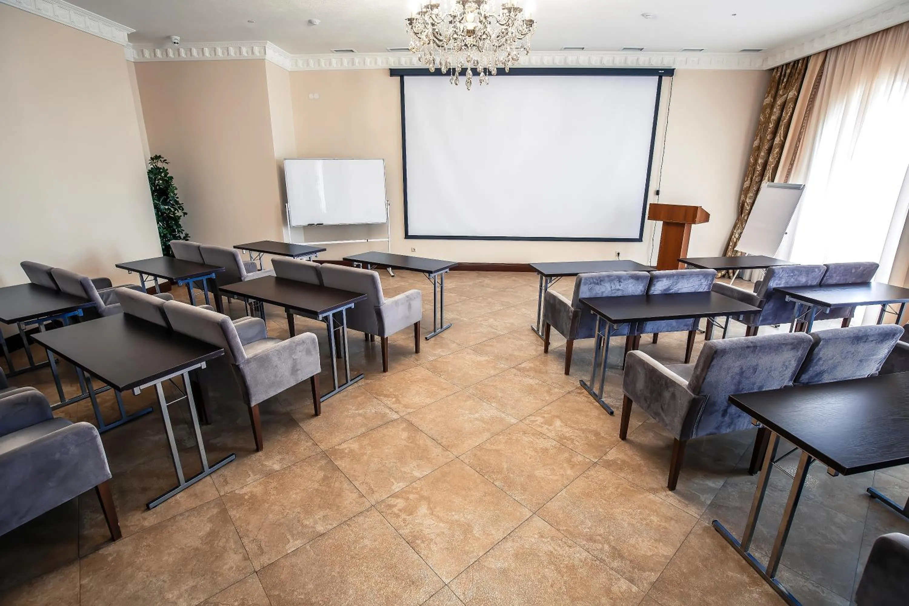 Business facilities in Alanda Hotel