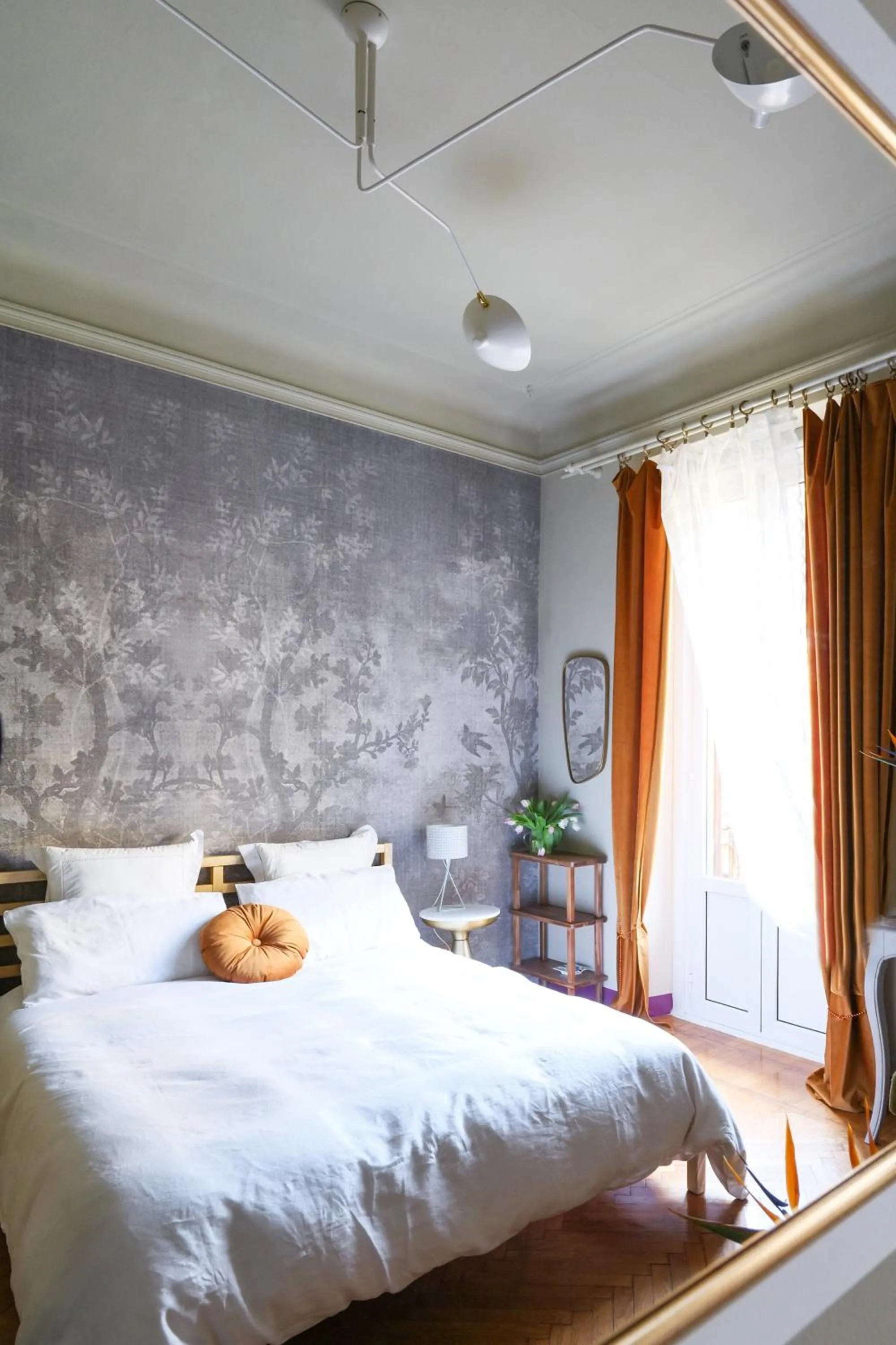 Photo of the whole room, Bed in House of Frames