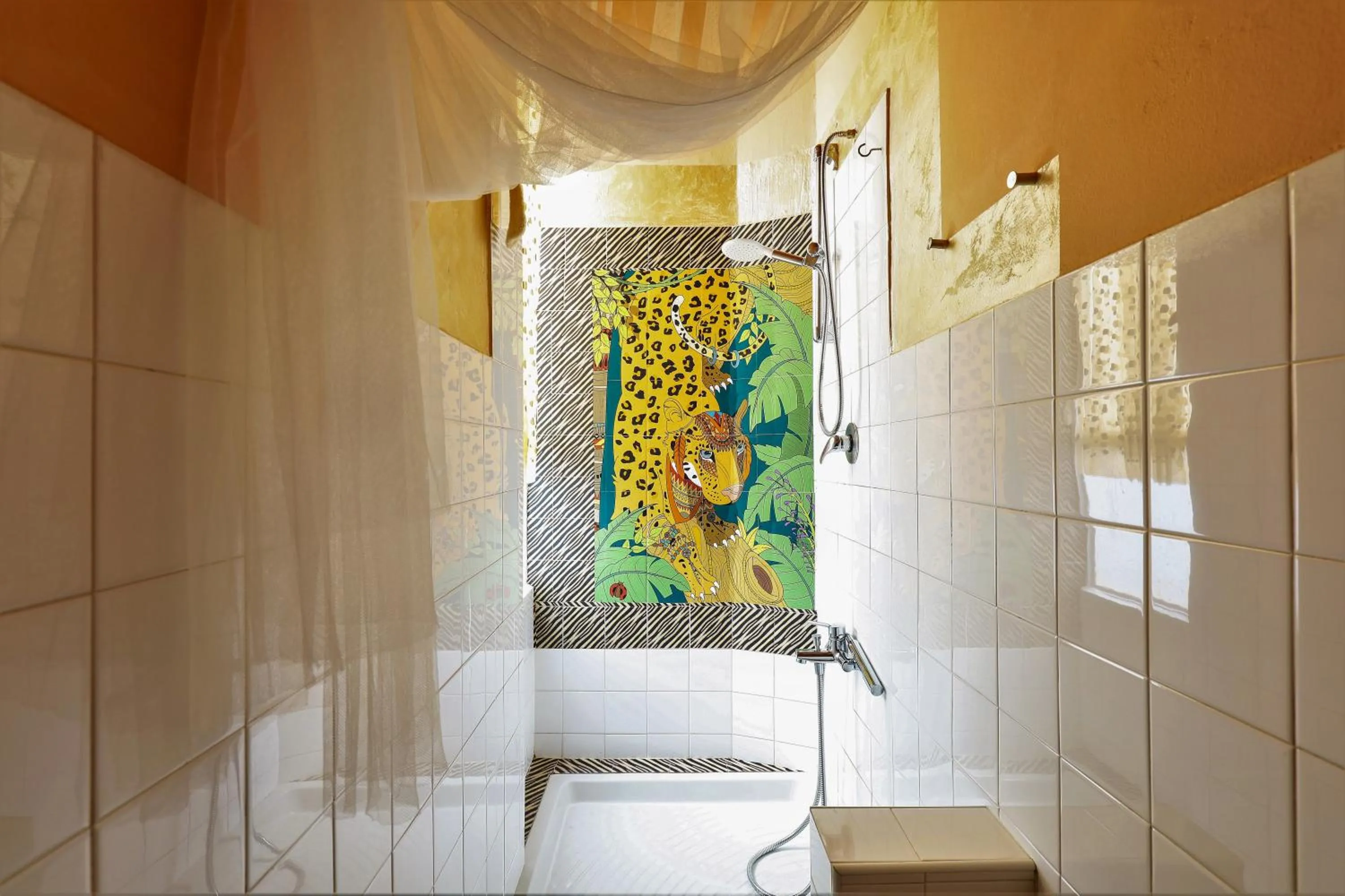 Shower in House of Frames