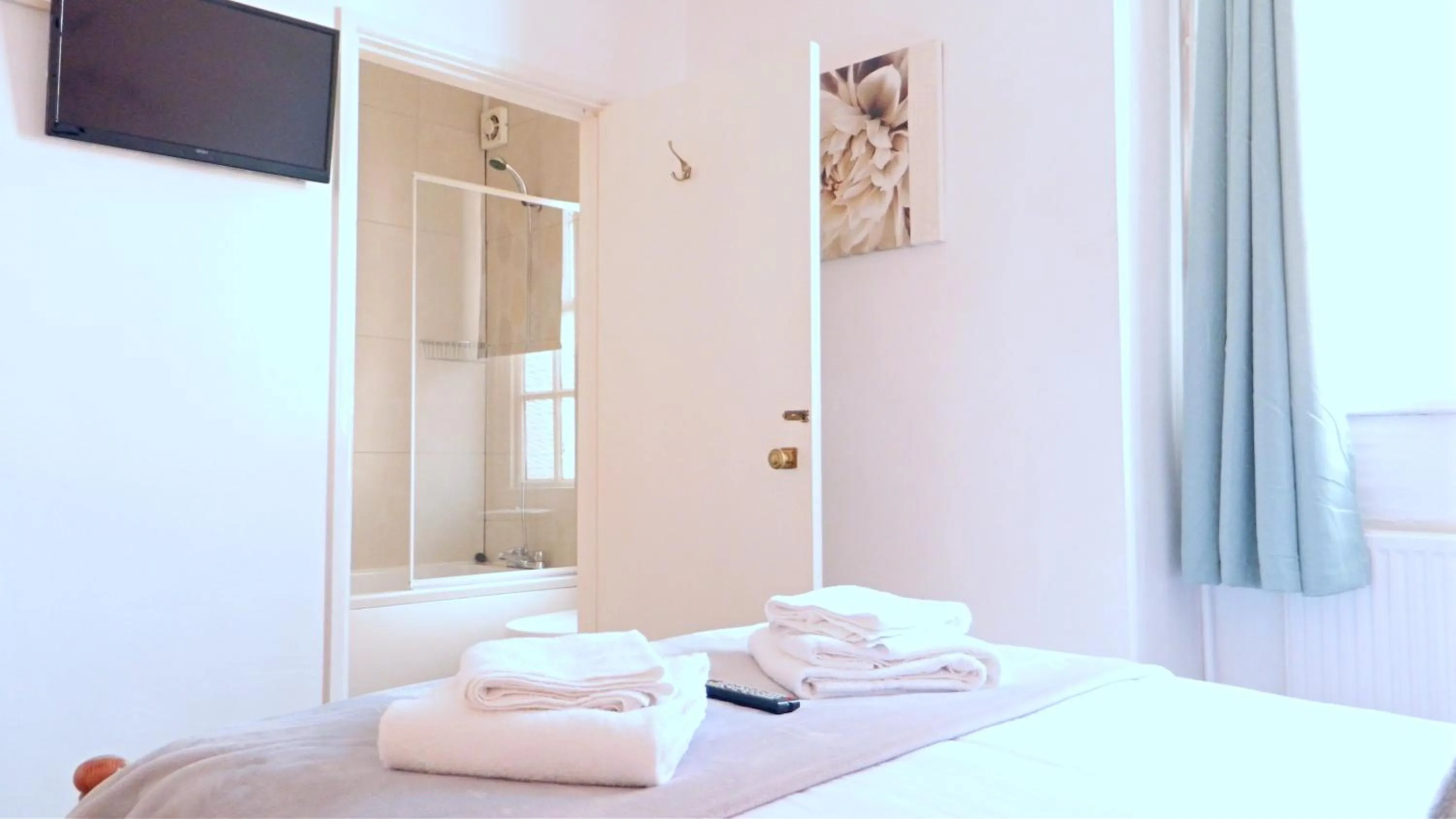 Bed in Kings Head Inn, Warwick