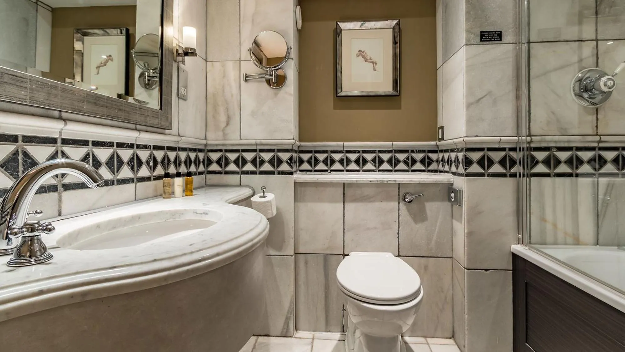 Shower in Wood Hall Hotel & Spa