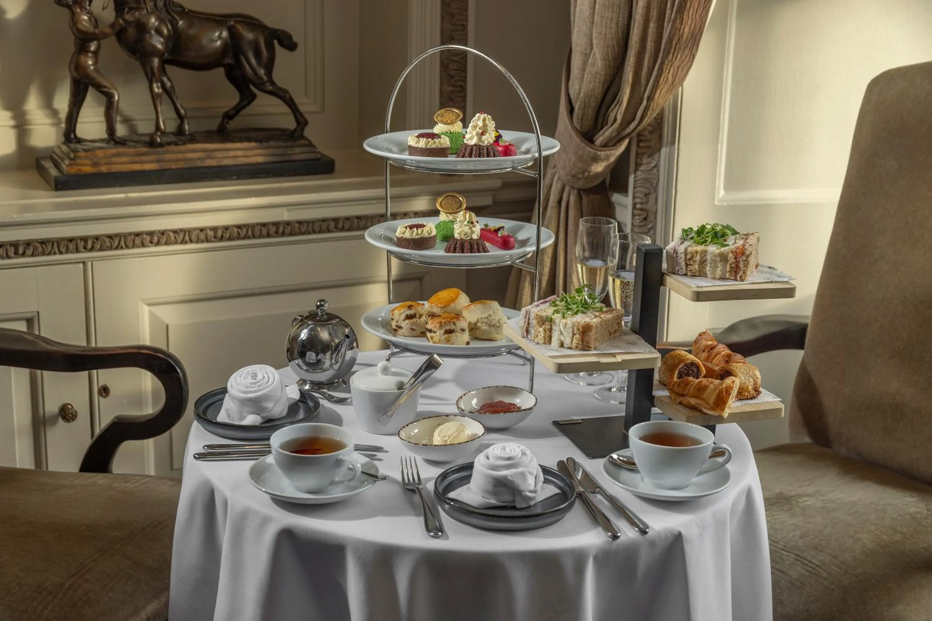 Food and drinks in Wood Hall Hotel & Spa